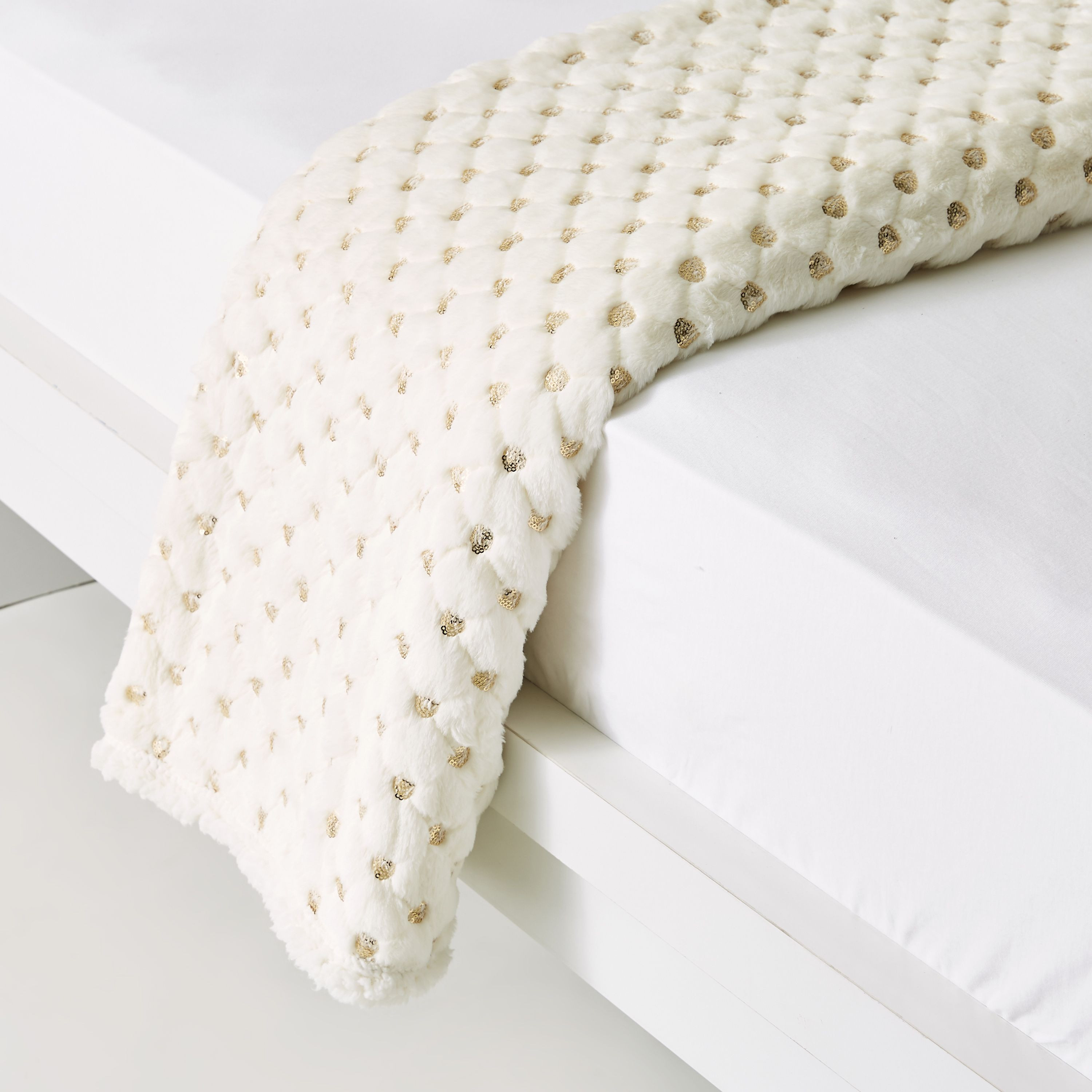 بطانية خفيفة مزينة بالترتر ستارز  - 152x127 سم-household-cushionsandthrows-throwsandblankets-throws-image-4