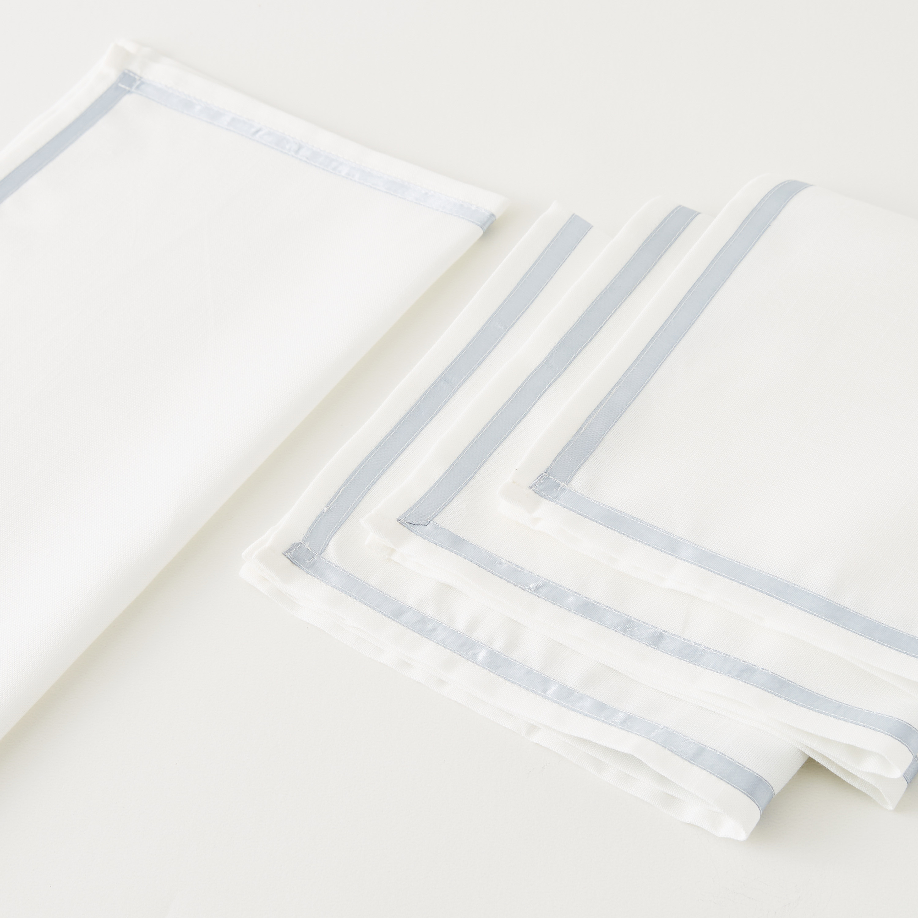 طقم مناديل سفرة 4 قطع من جانيس - 45x45 سم-household-dining-tablelinen-runnersandtablecovers-image-3