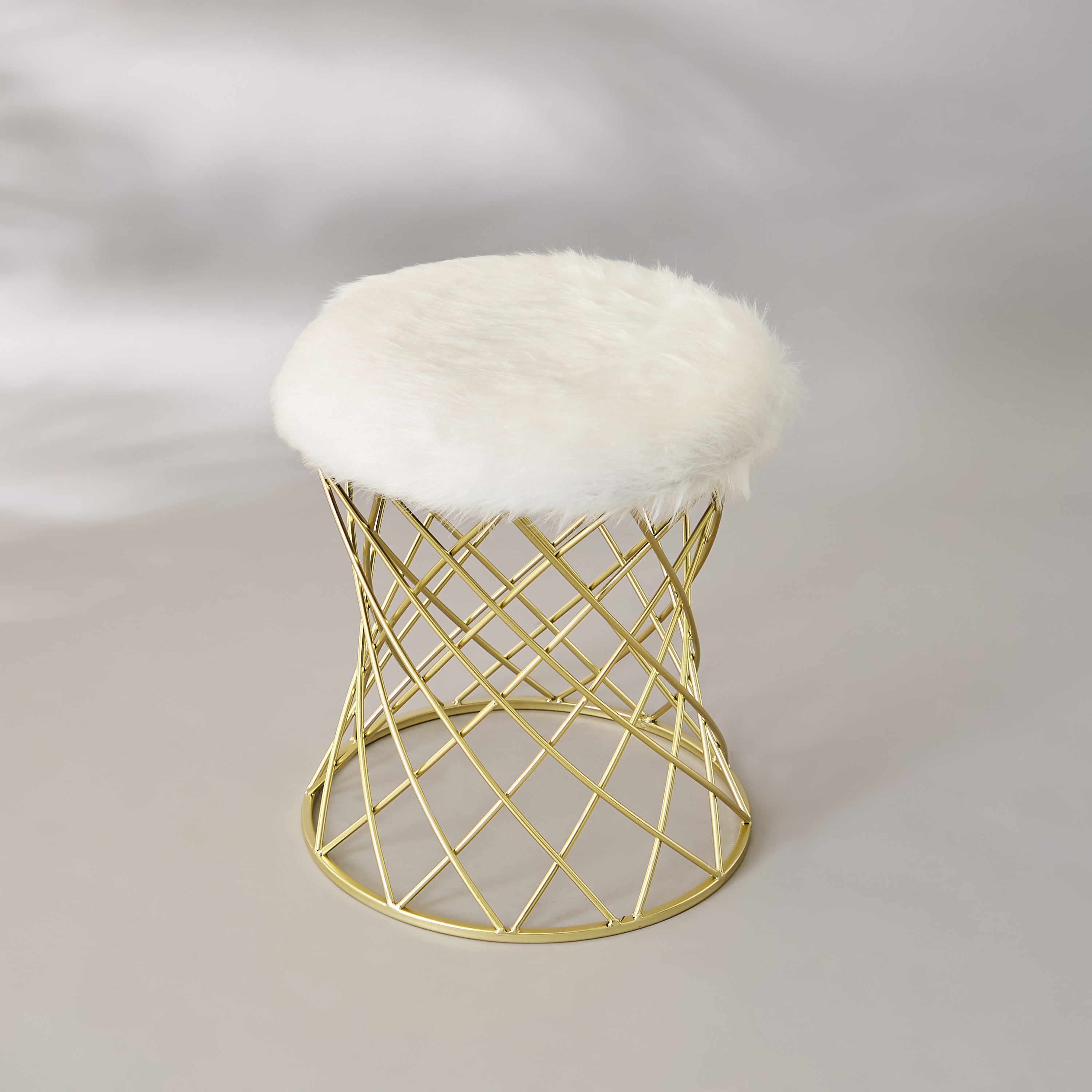 مقعد عثماني من الفرو الصناعي - 40x47 سم-furniture-sofaandseating-ottomansbeanbagsandpoufs-image-2