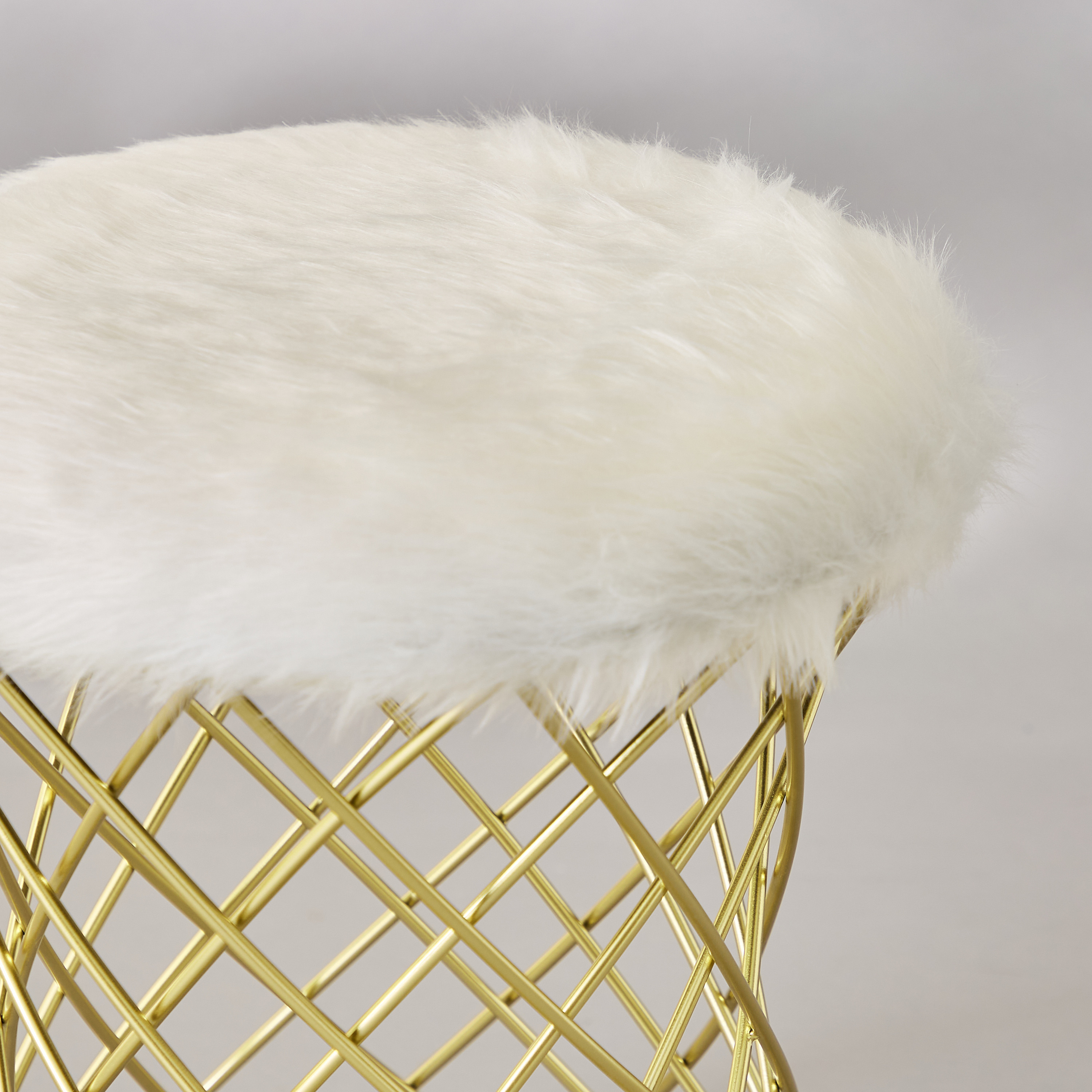 مقعد عثماني من الفرو الصناعي - 40x47 سم-furniture-sofaandseating-ottomansbeanbagsandpoufs-image-3