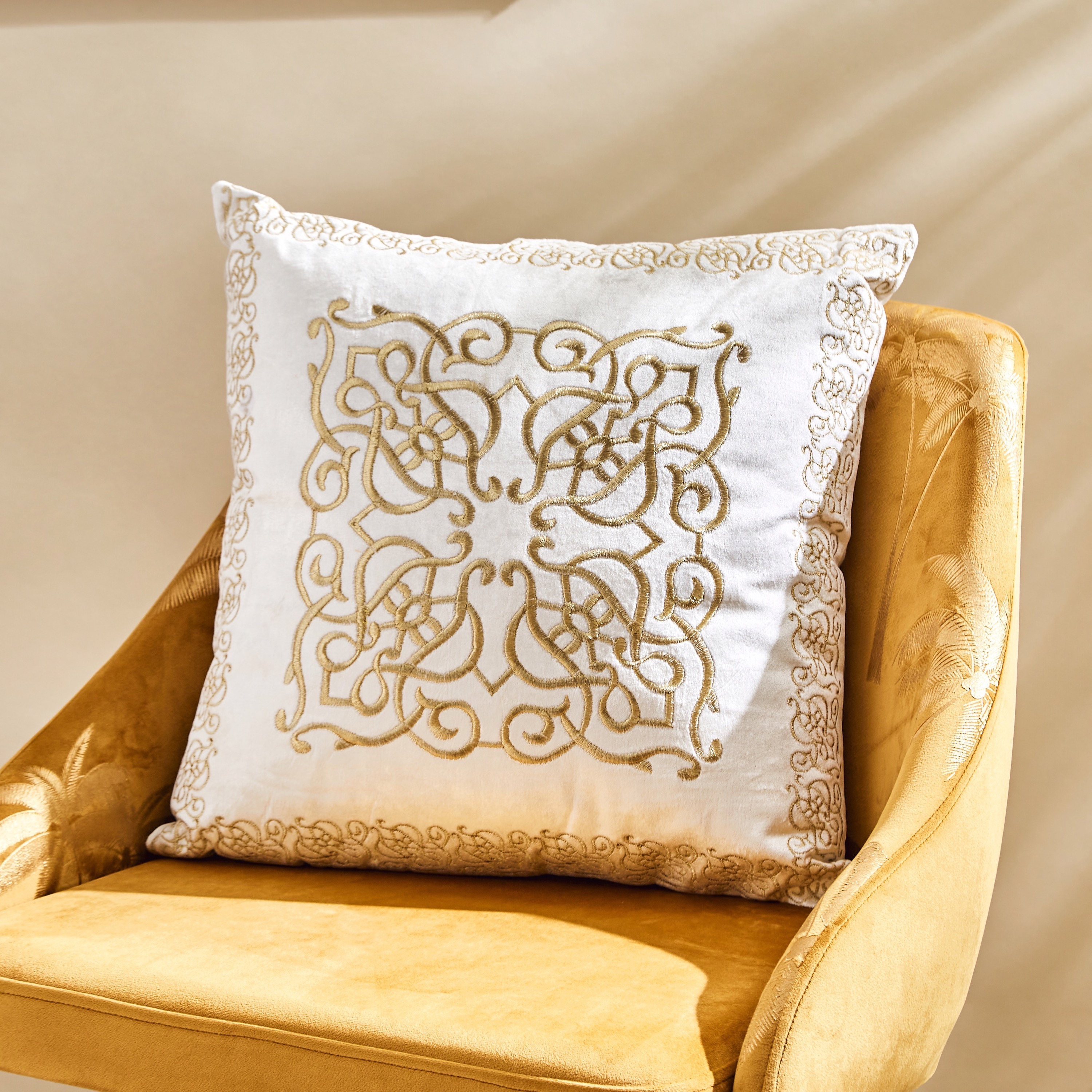 Embroidered pillows 2024