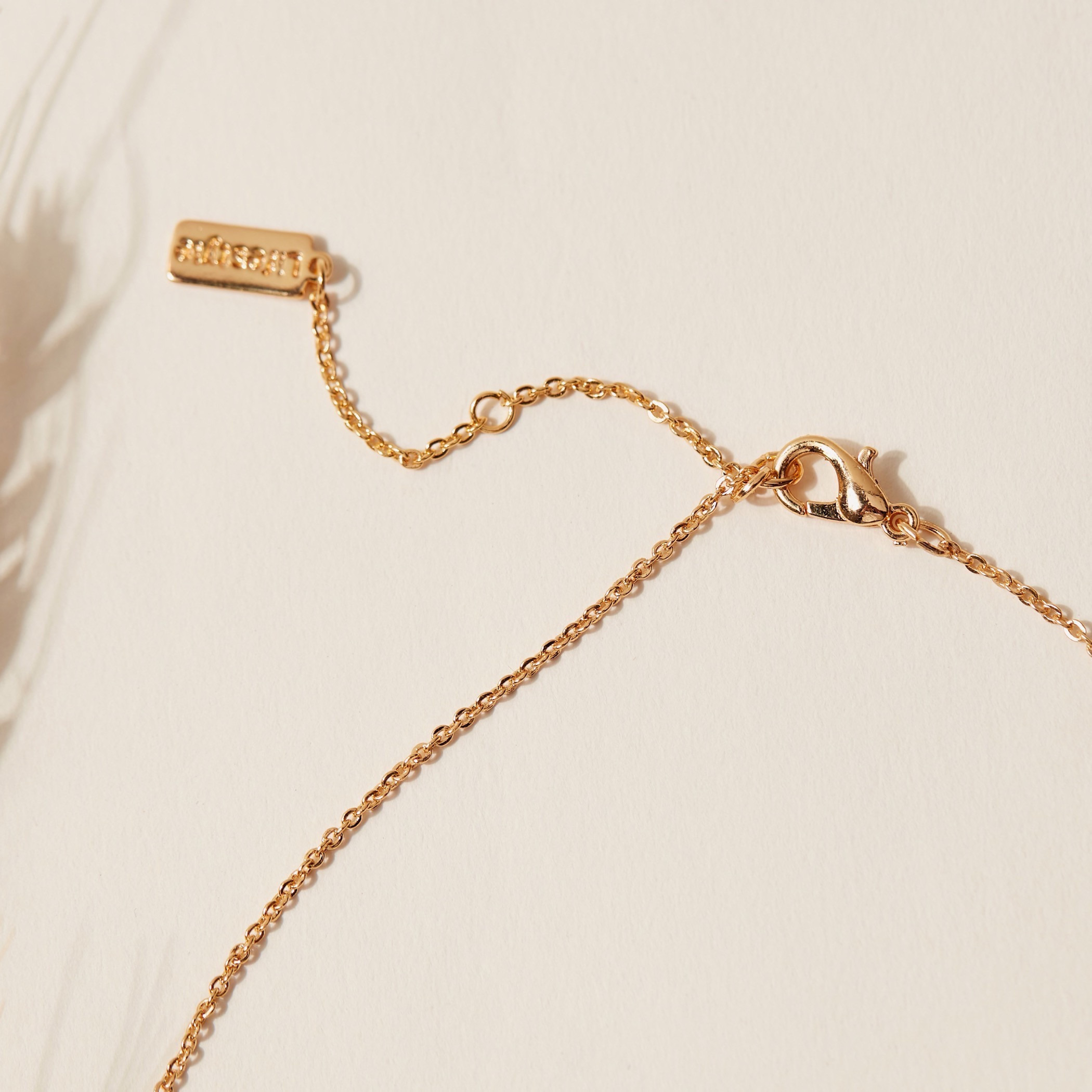 عقد ميتاليك ذهبي بدلاية اسم "هند"-women-watchesandjewellery-jewellery-necklacesandpendants-image-4