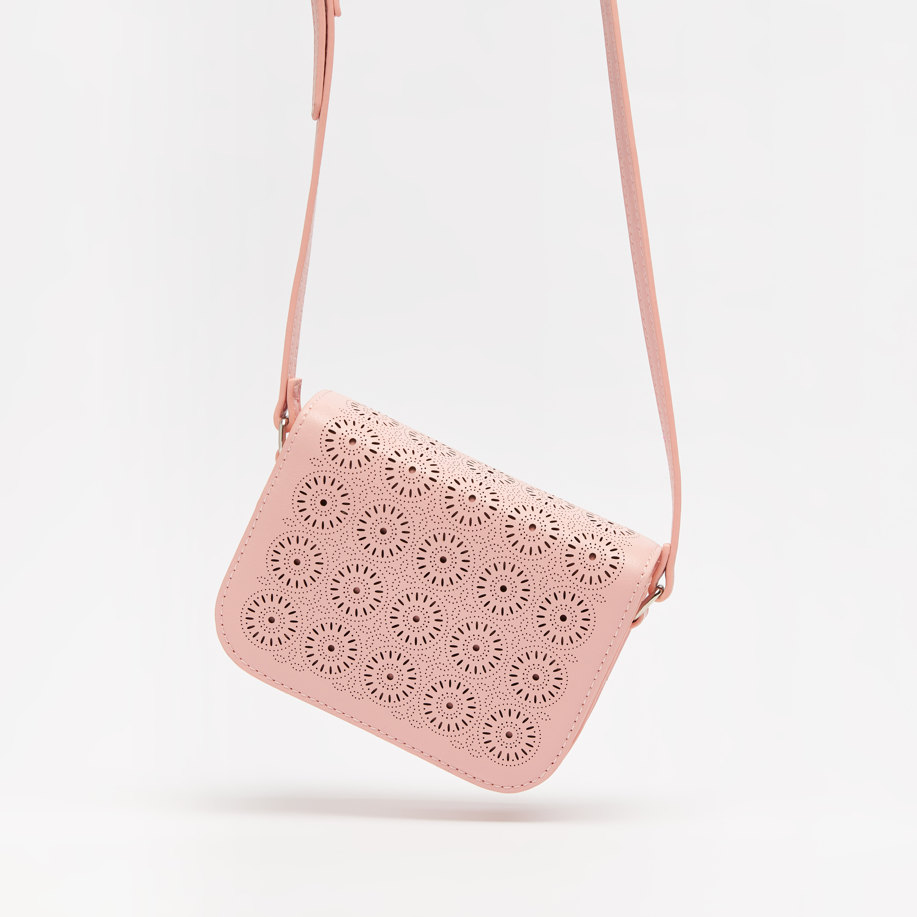 شنطة يد بتصاميم مفرغة وإغلاق مغناطيسي وحزام قابل للتعديل من ليتل ميسي-girls-accessories-bags-image-2