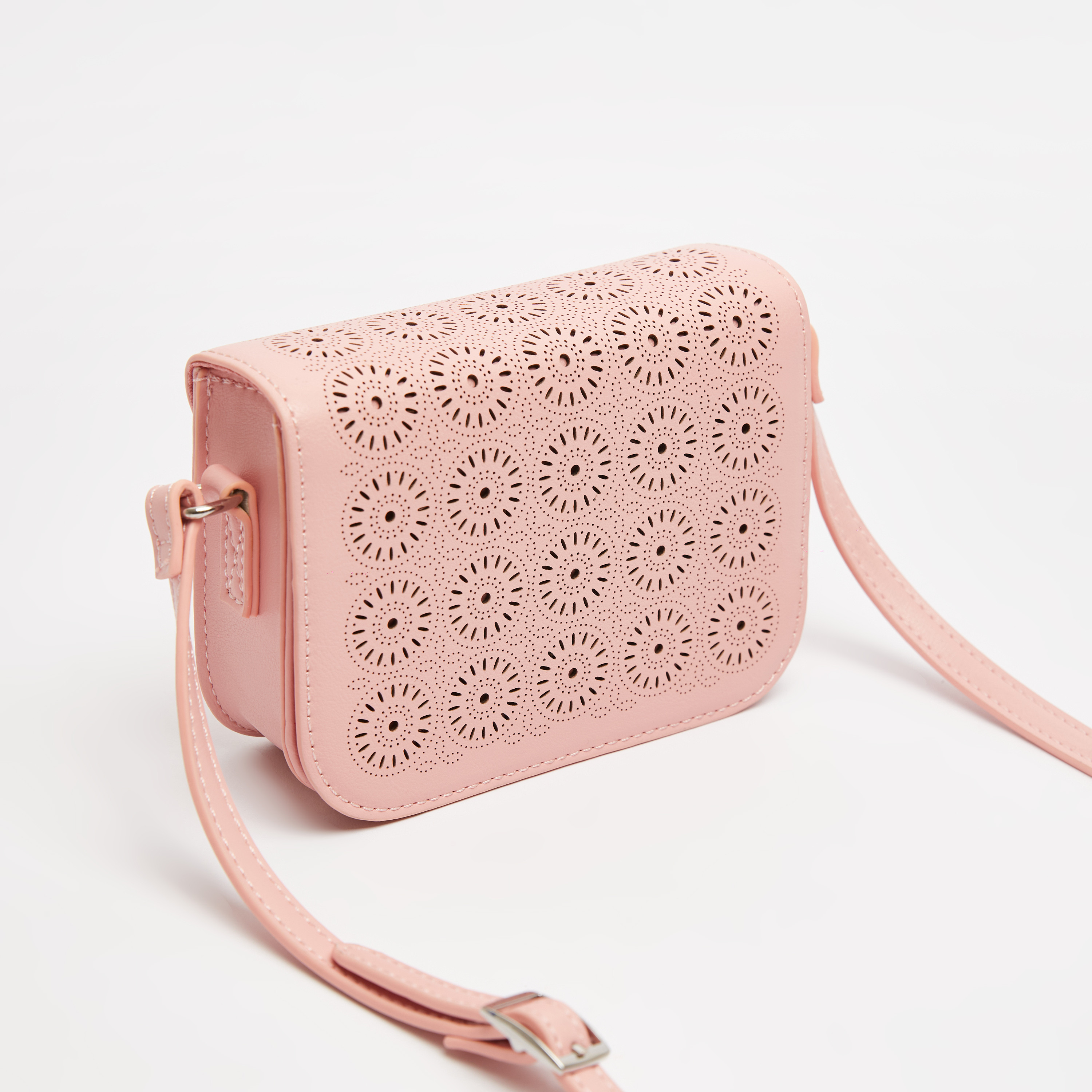 شنطة يد بتصاميم مفرغة وإغلاق مغناطيسي وحزام قابل للتعديل من ليتل ميسي-girls-accessories-bags-image-3