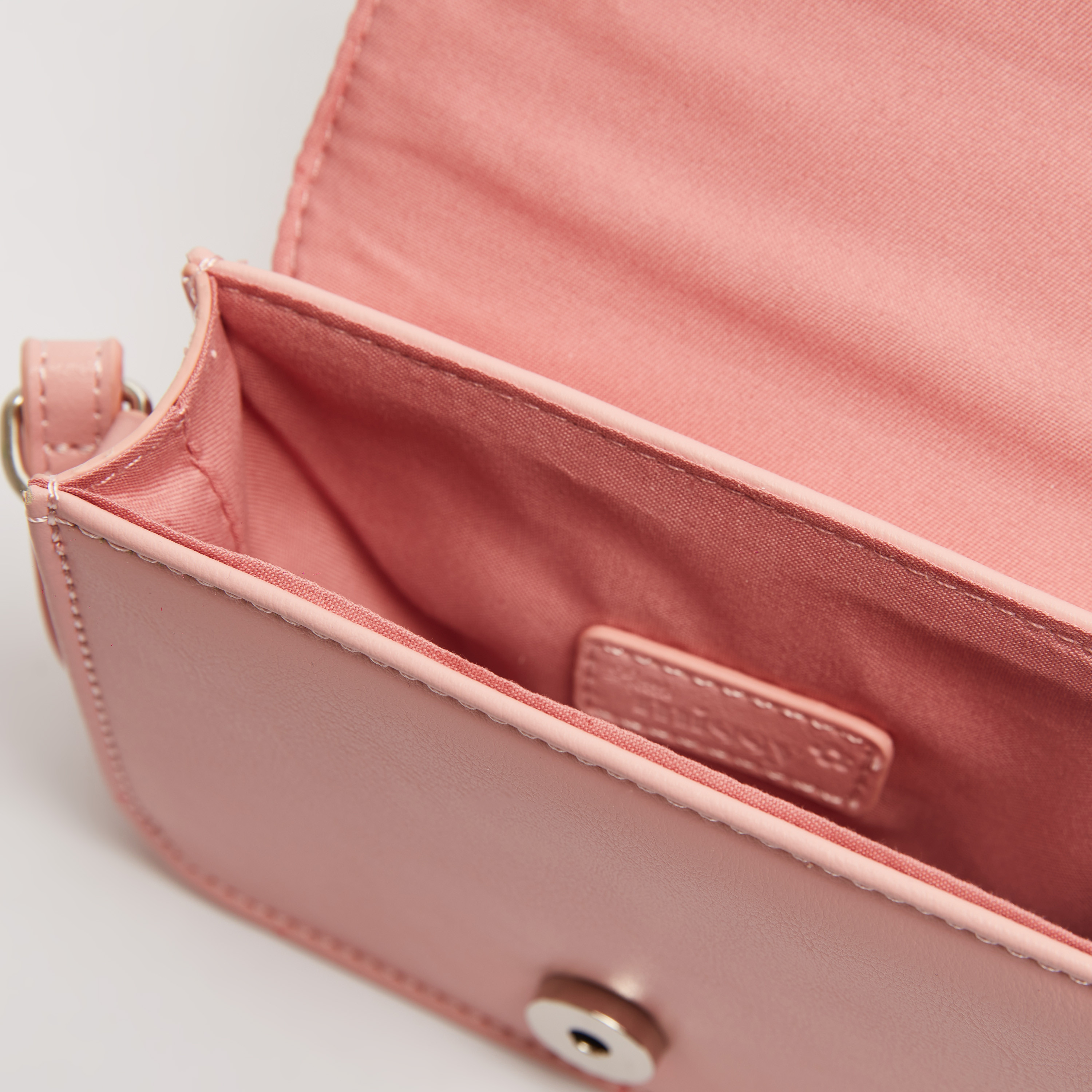 شنطة يد بتصاميم مفرغة وإغلاق مغناطيسي وحزام قابل للتعديل من ليتل ميسي-girls-accessories-bags-image-5