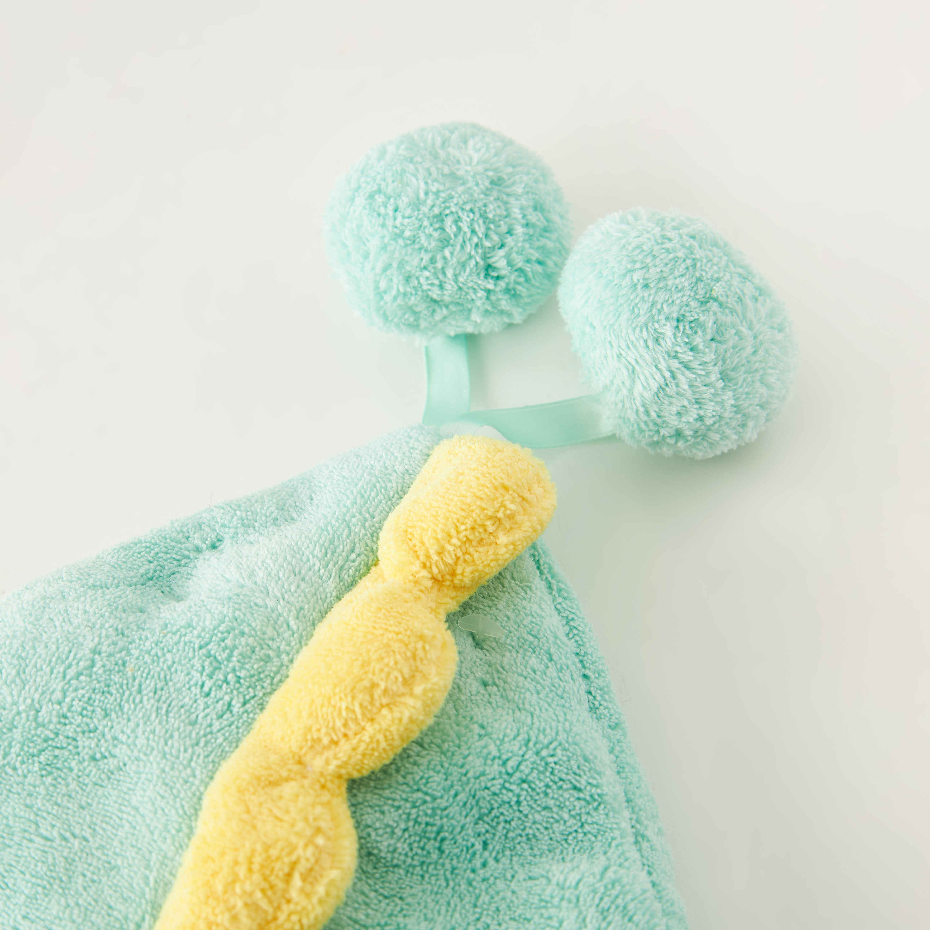 لفة شعر بتقليمات كرات بوم بوم وزخارف من فايندز-beautyandpersonalcare-bathandbody-toolsandaccessories-bathaccessories-image-3