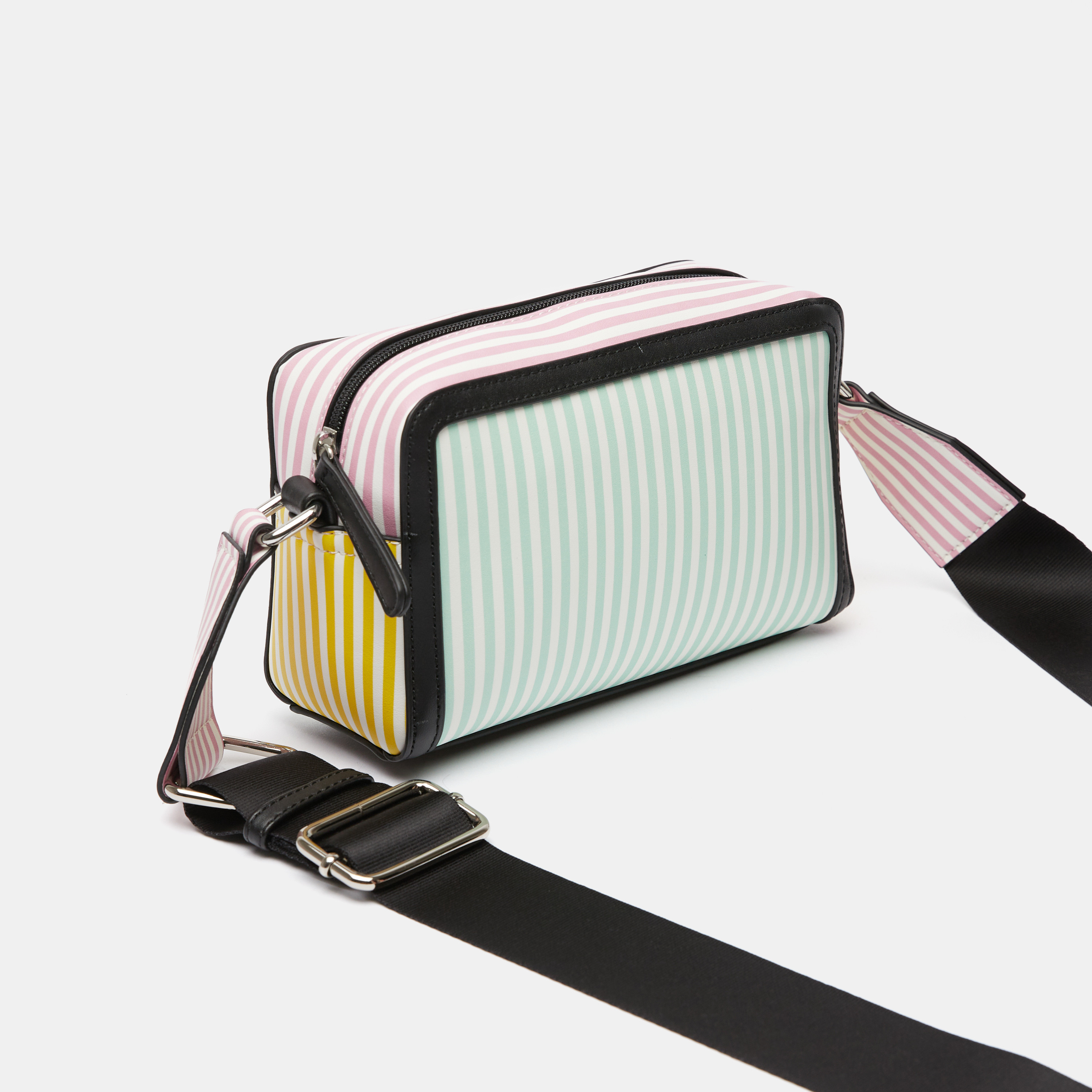 شنطة كروس بودي مقلّمة بحزام قابل للتعديل وسحاب إغلاق من ميسي-women-bagsandwallets-handbags-image-3