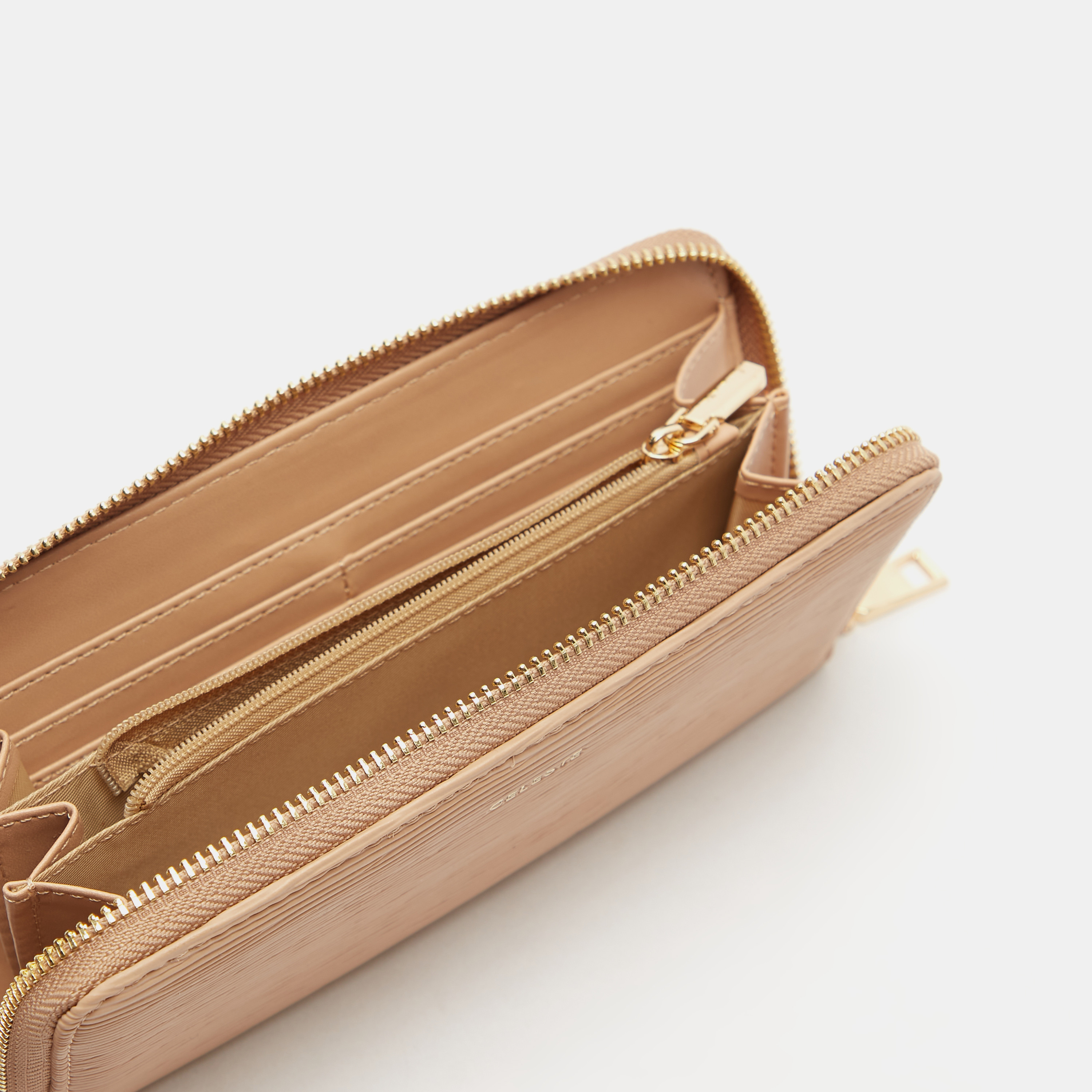 محفظة مزيّنة بسحّاب إغلاق من سيليست-women-bagsandwallets-wallets-image-11