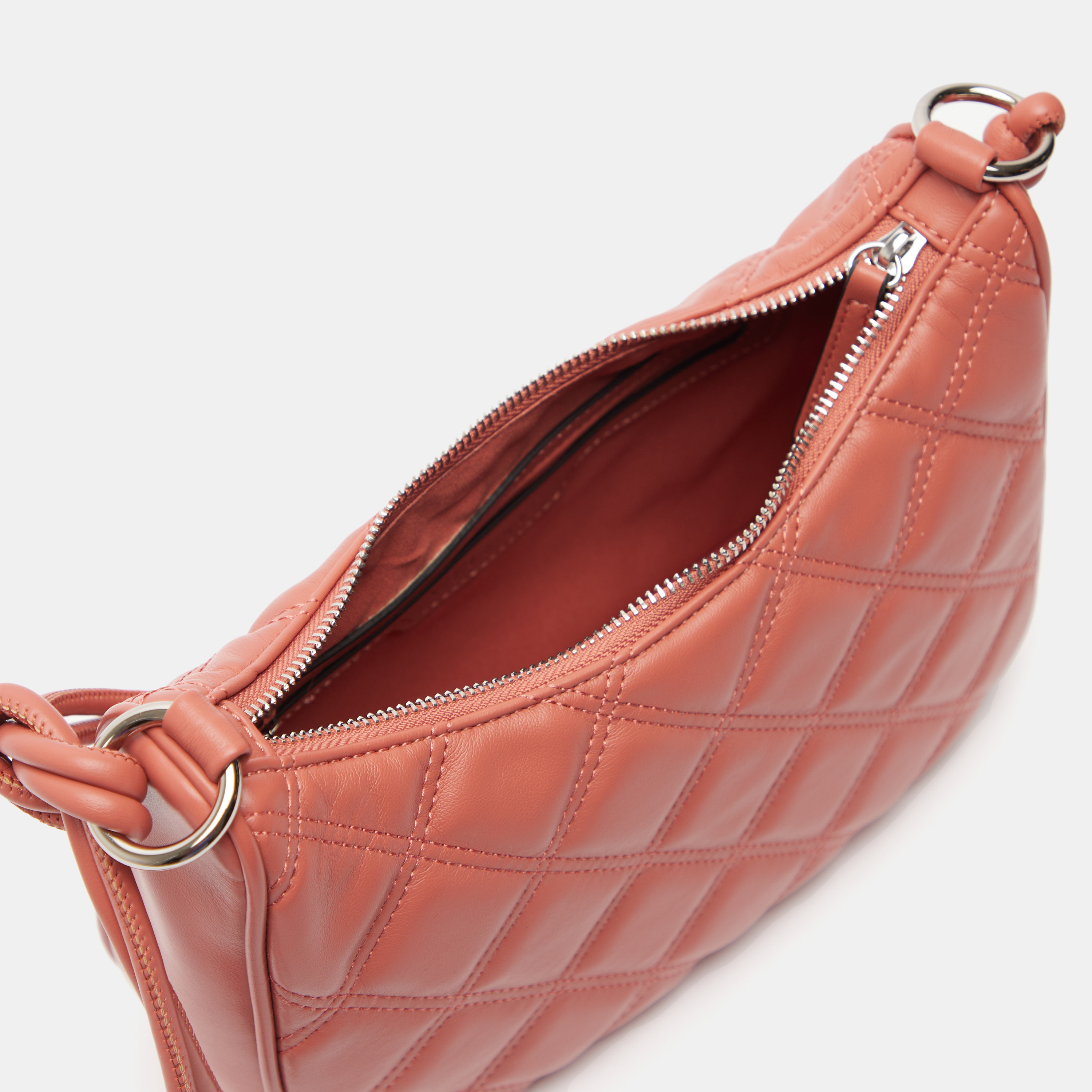 شنطة كتف مبطّنة بمقبض فردي من سيليست-women-bagsandwallets-handbags-image-5