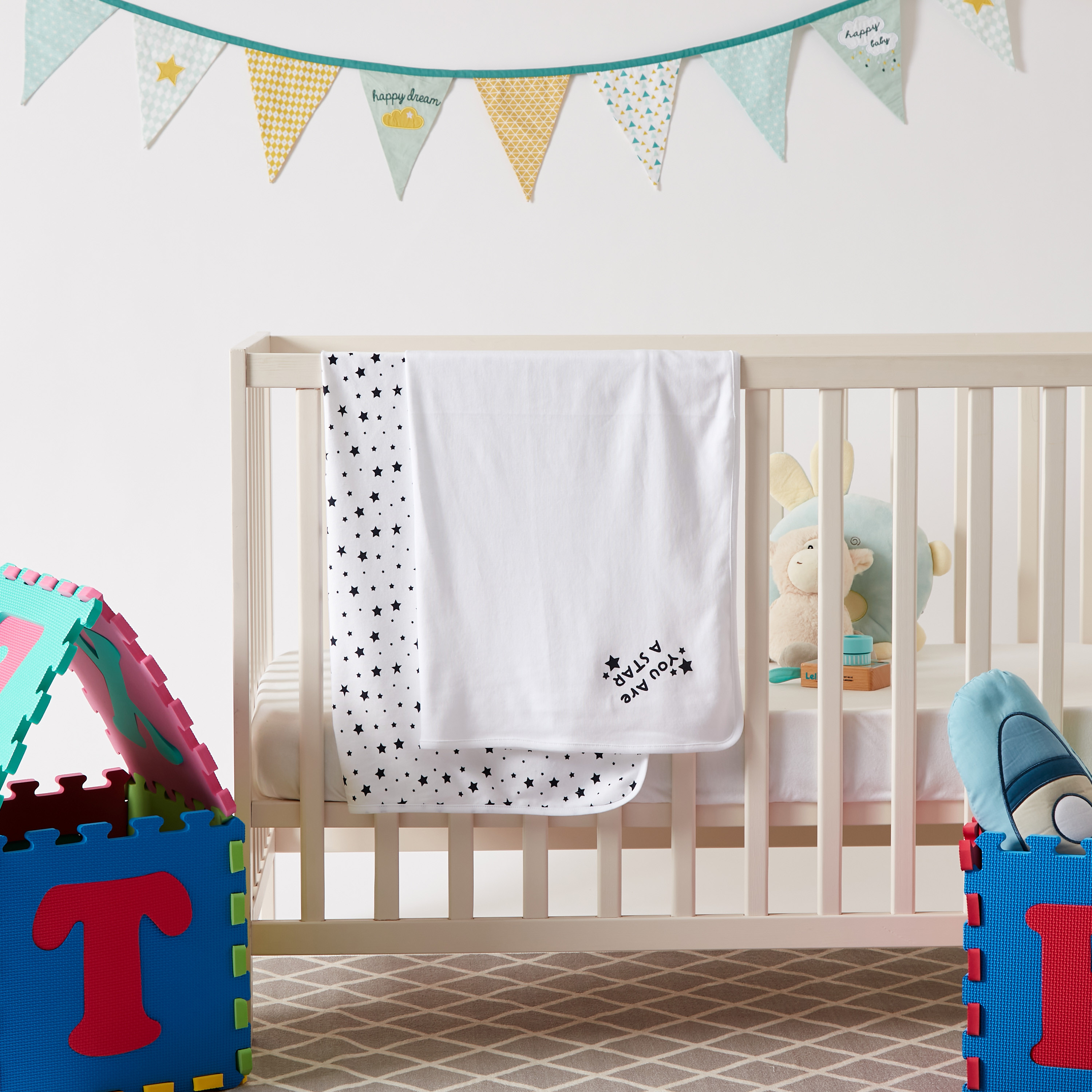 طقم بطانيات حديثي ولادة بطبعات نجوم قطعتين من جونيورز - 70x70 سم-baby-nursery-blanketsandswaddles-blanketsandquilts-image-5