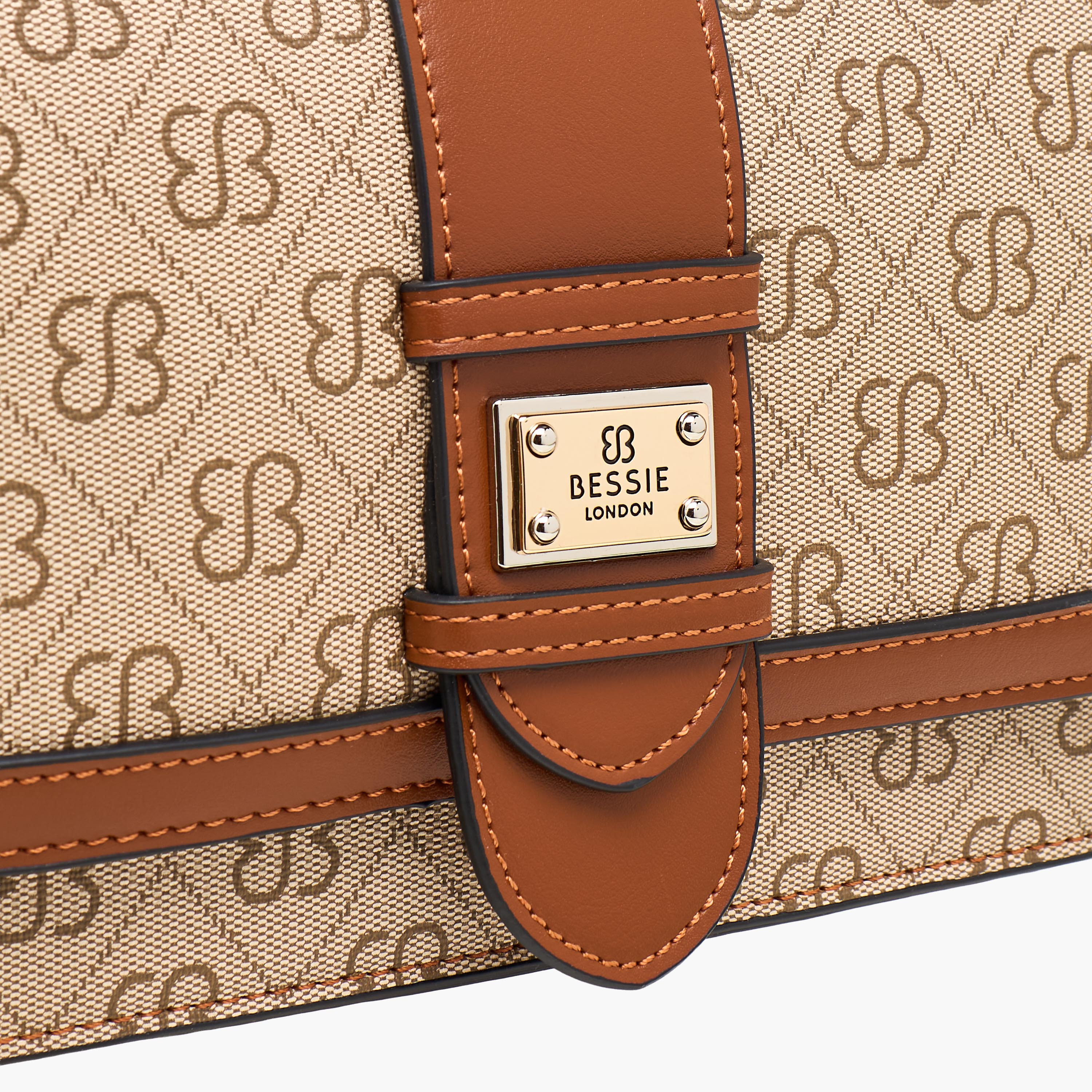 شنطة كروس بودي بطبعات وحزام سلسلة وطية إغلاق من بيسي لندن-women-bagsandwallets-handbags-image-5