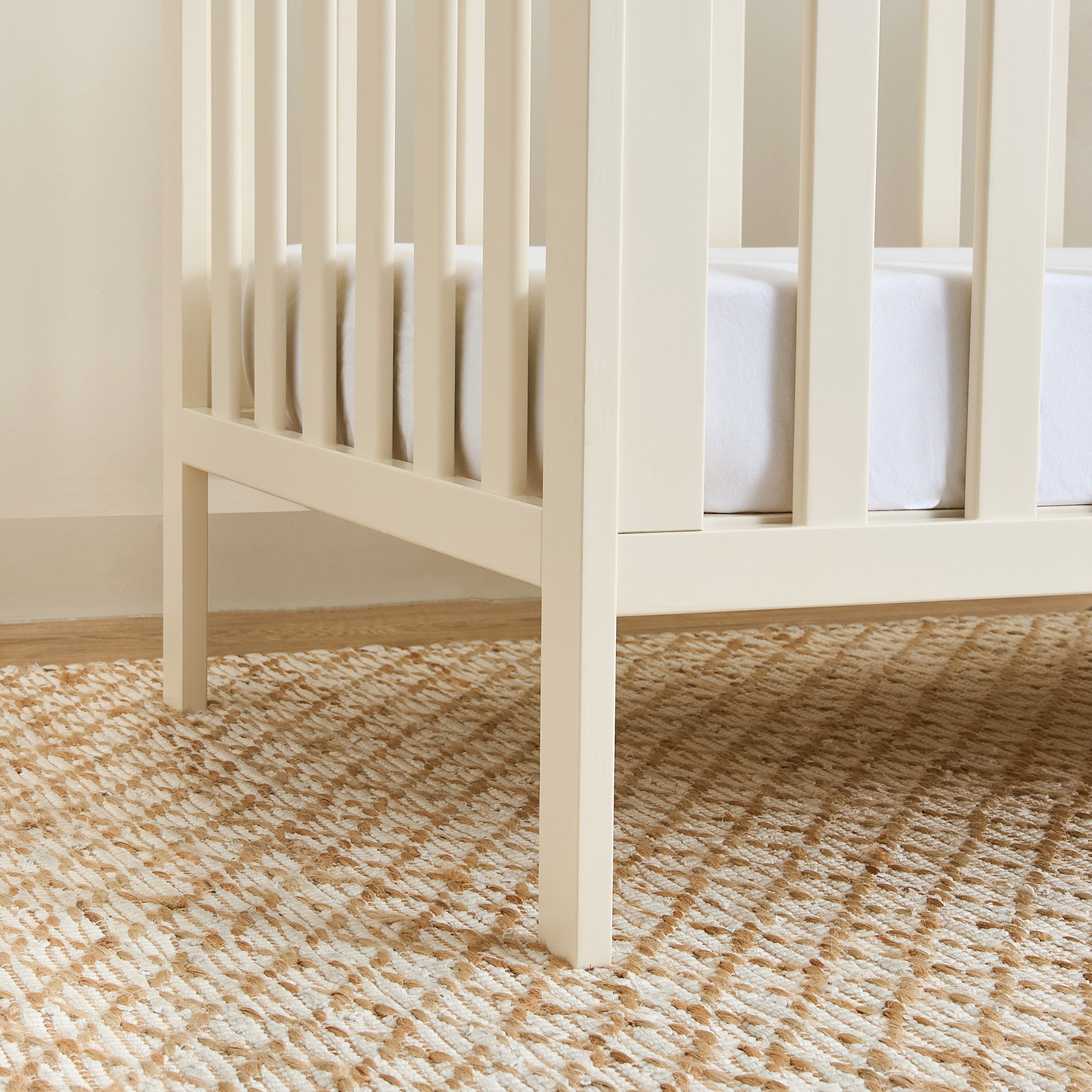 Juniors Oliver Deluxe Crib with Adjustable Height (Up to 3 years)-baby-nursery-furniture-cribsandbeds-babycribs-image-10