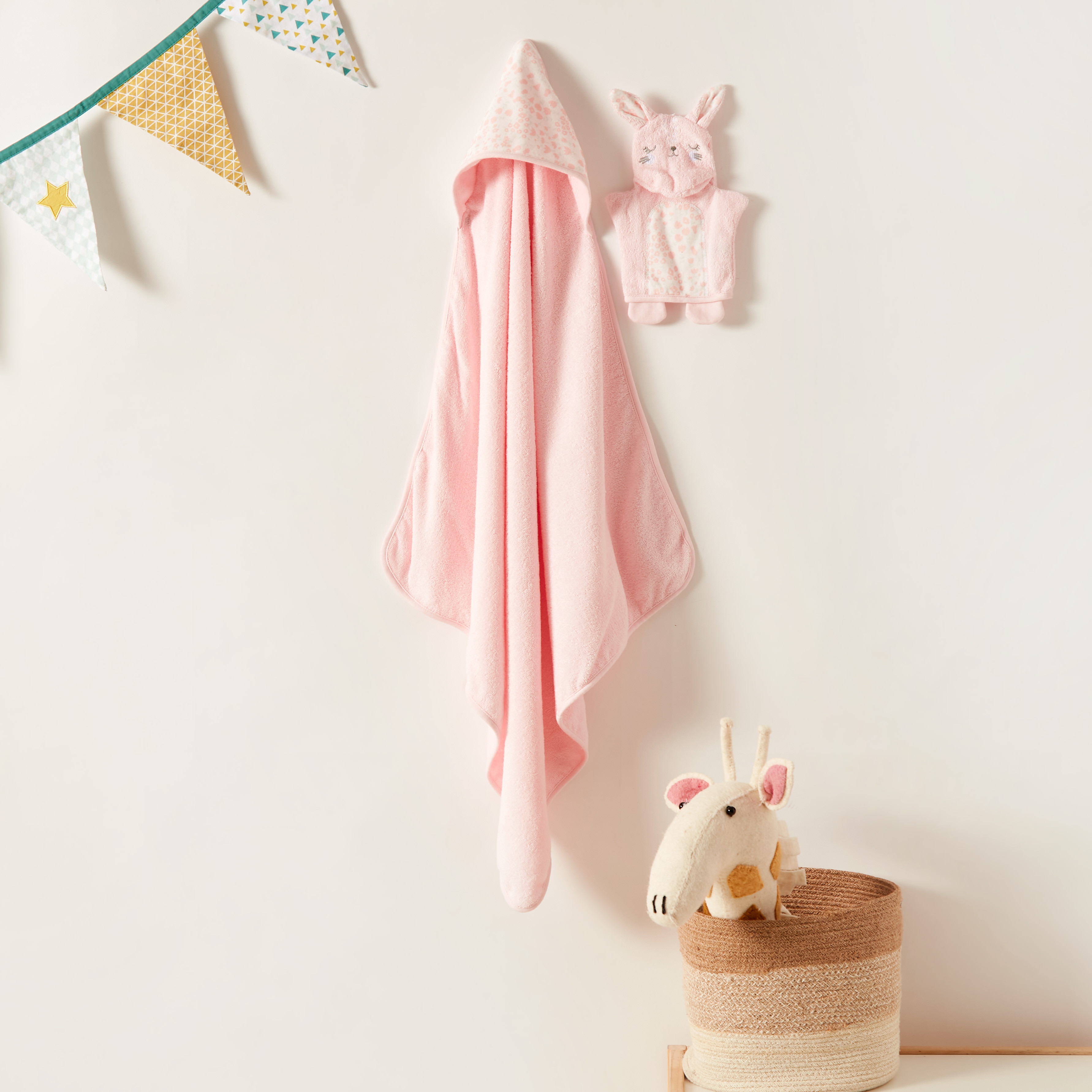 طقم منشفة بقبعة وطبعات مع دمى قفاز للاستحمام من جونيورز-baby-bathandcare-towels-image-1