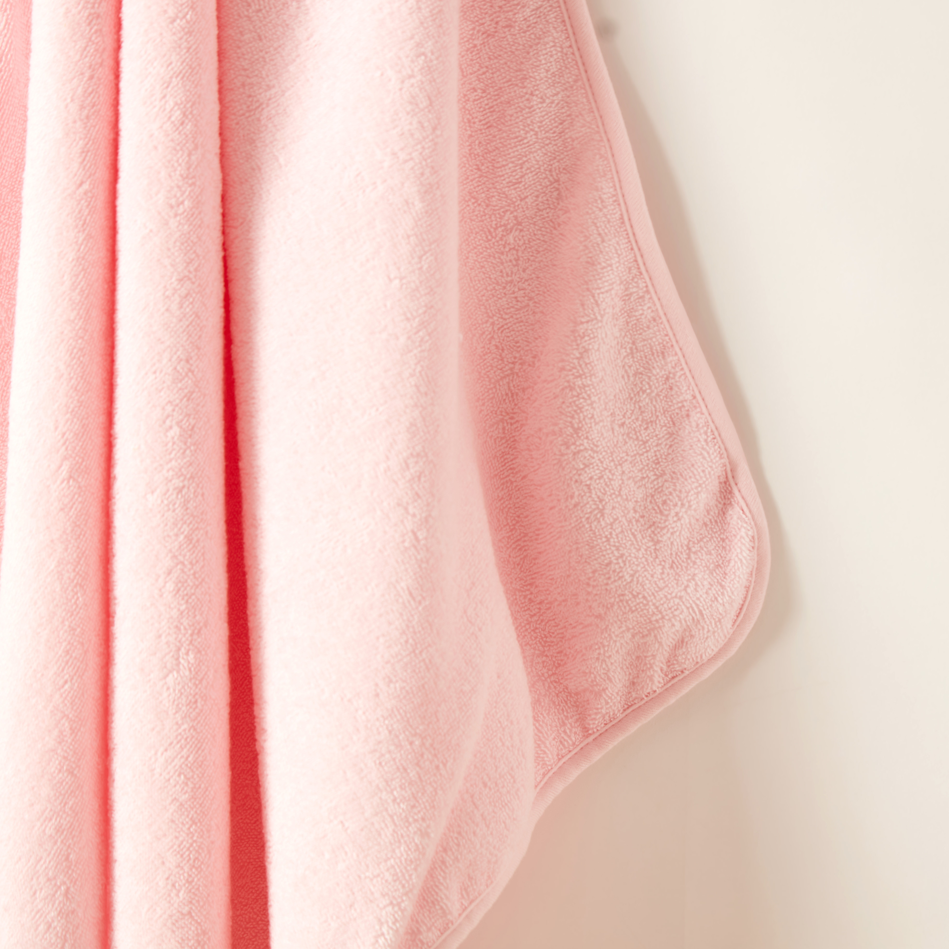 طقم منشفة بقبعة وطبعات مع دمى قفاز للاستحمام من جونيورز-baby-bathandcare-towels-image-3