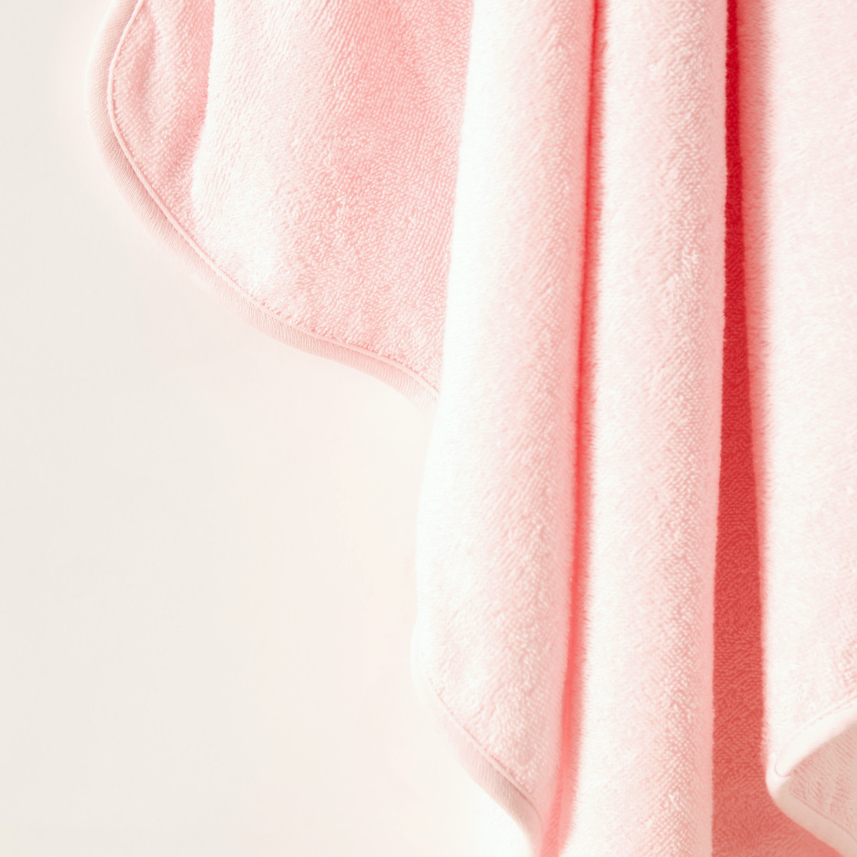 طقم منشفة بقبعة وطبعات مع دمى قفاز للاستحمام من جونيورز-baby-bathandcare-towels-image-4