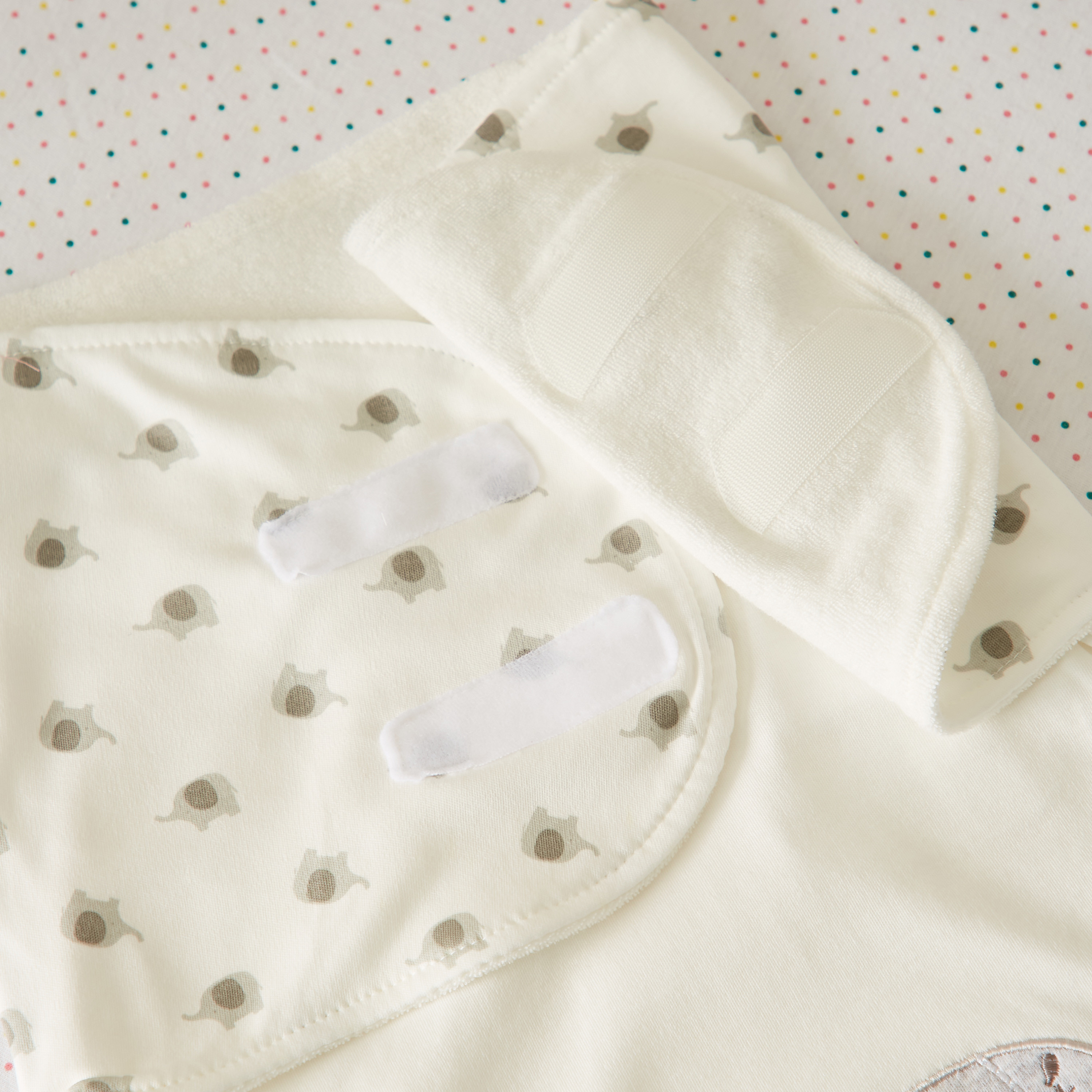 قماط للأطفال بطبعات من جونيورز-baby-nursery-blanketsandswaddles-swaddlesandsleepingbags-image-3