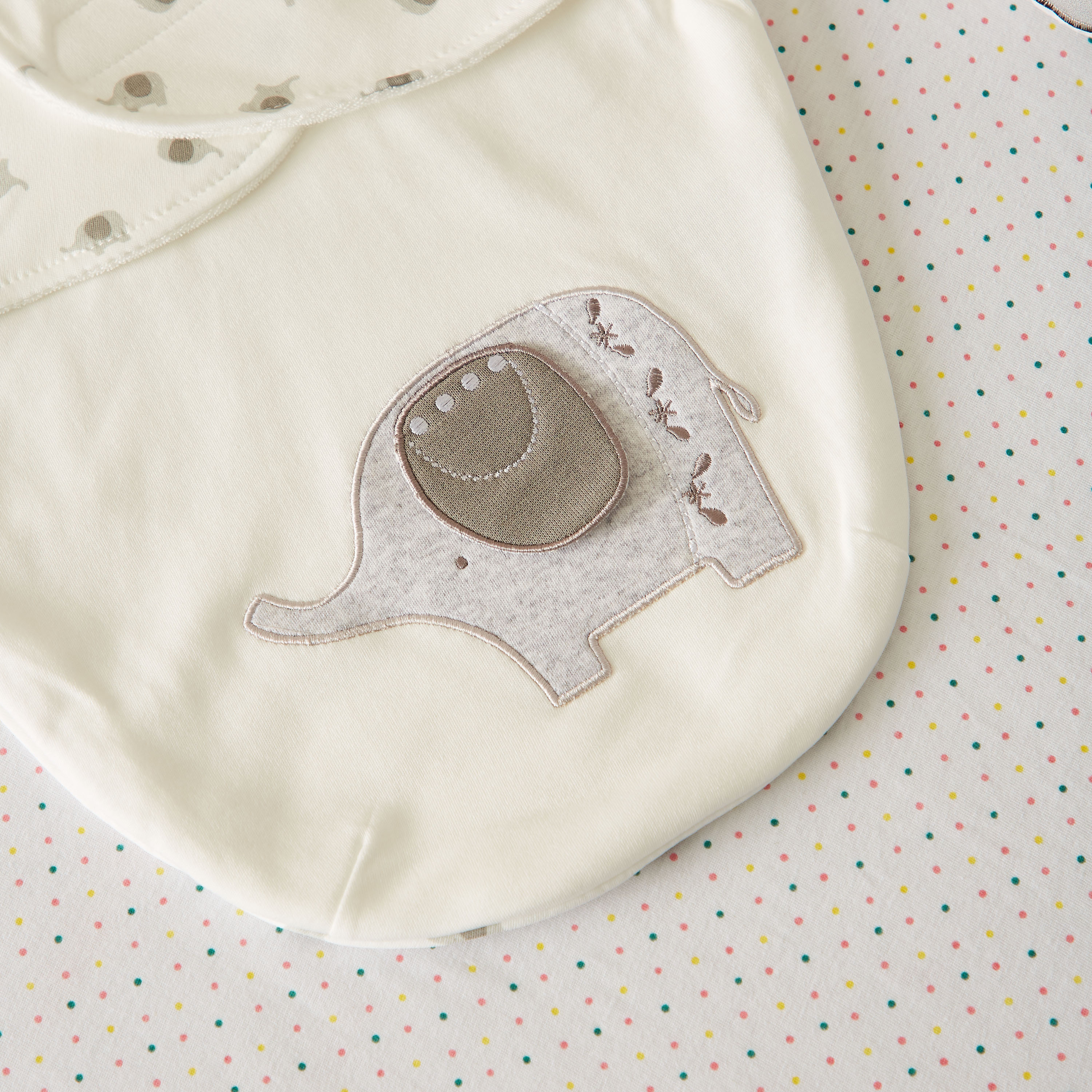 قماط للأطفال بطبعات من جونيورز-baby-nursery-blanketsandswaddles-swaddlesandsleepingbags-image-4
