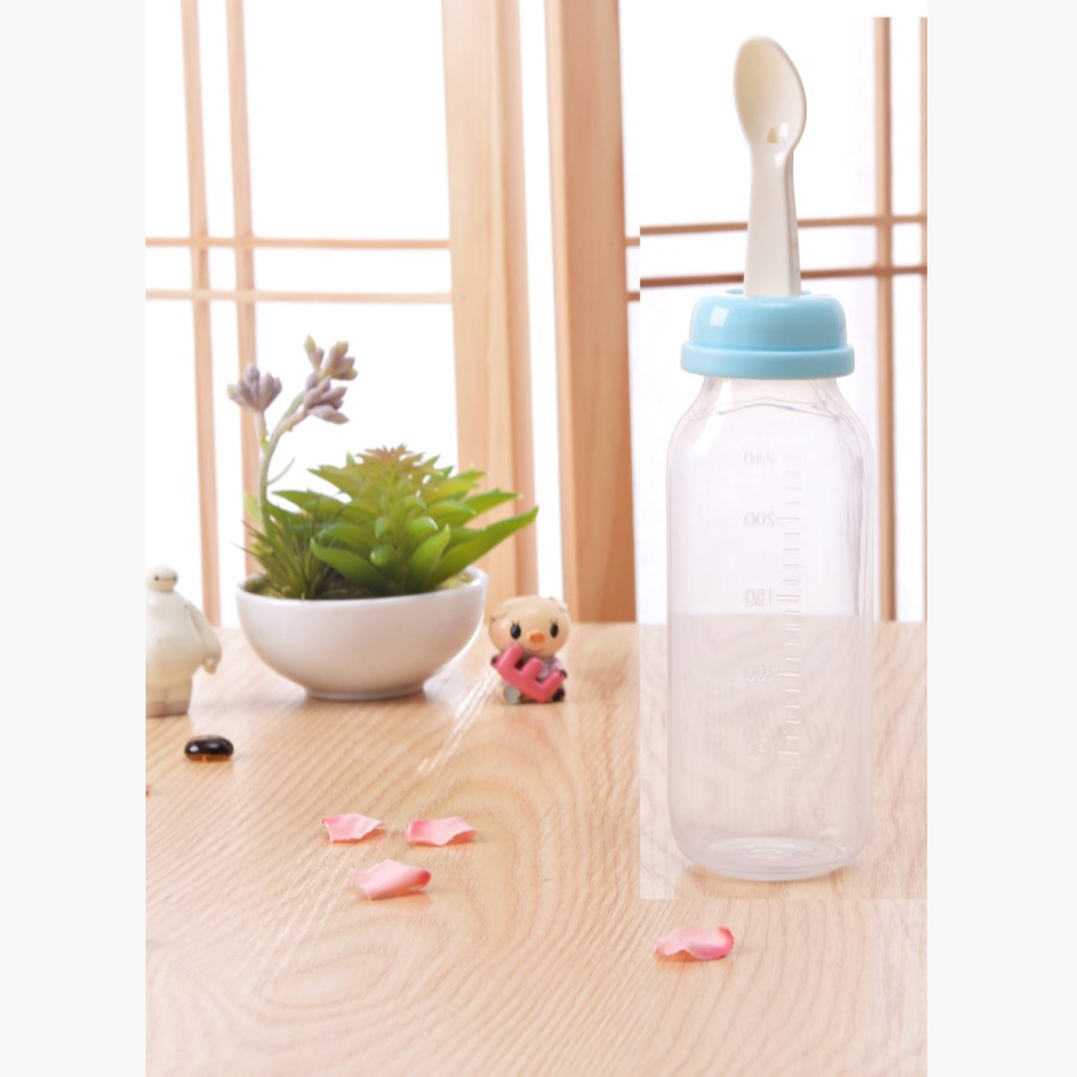 Luqu Nursing Bottle with Spoon - 240 ml-baby-feeding-feedingbottles-bottlesandteats-image-3