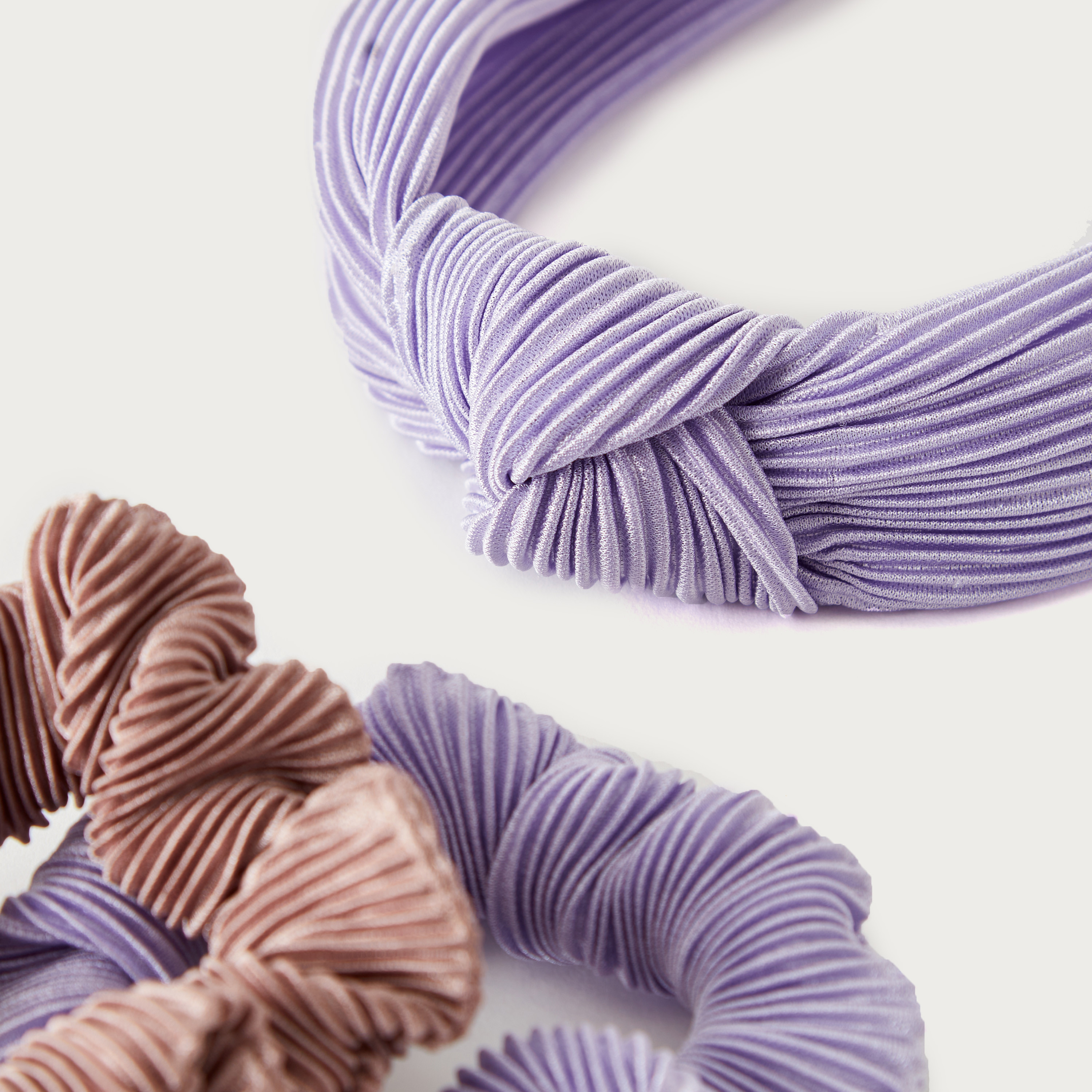 طقم سكرانشي شعر وشريطة رأس بكشكش - 3 قطع-women-hairaccessories-bands-image-3