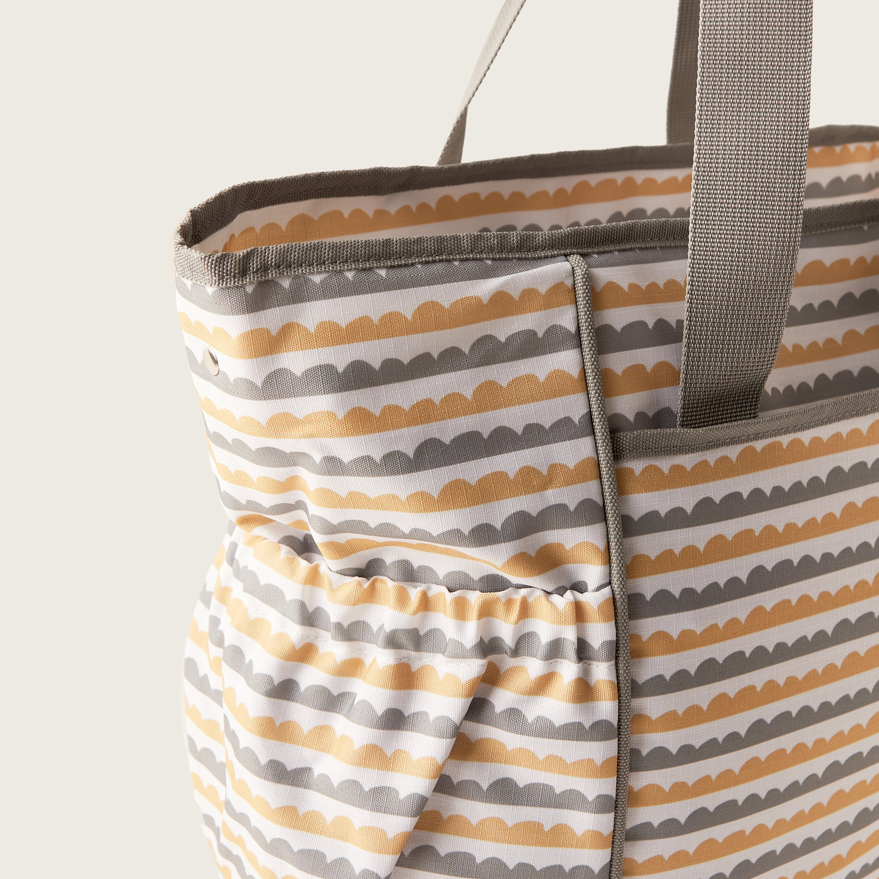 شنطة حفاضات بطبعات من جونيورز-baby-gear-diaperbags-image-3