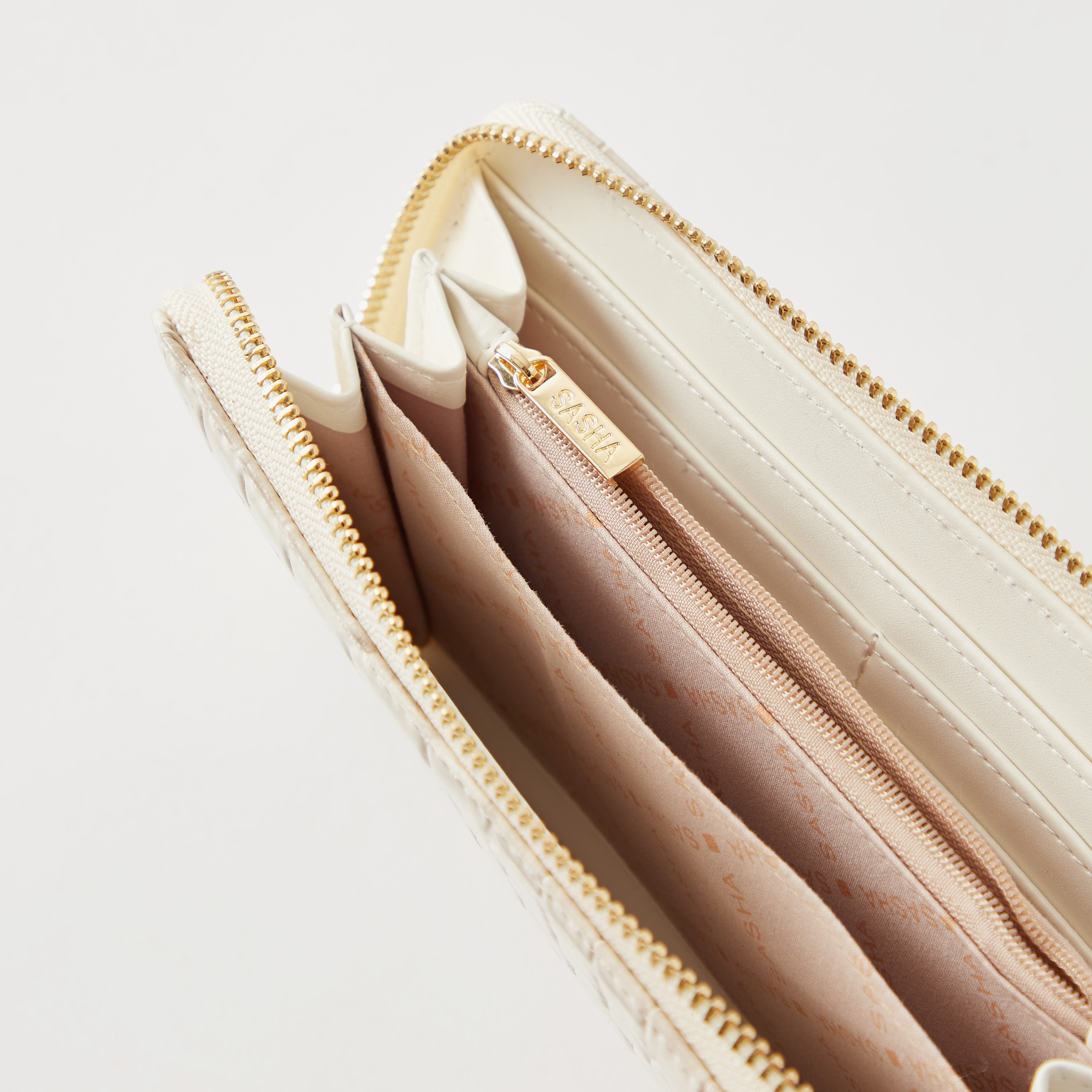 محفظة بملمس جلد حيوانات وسحاب إغلاق دائري من ساشا-women-bagsandwallets-wallets-image-4