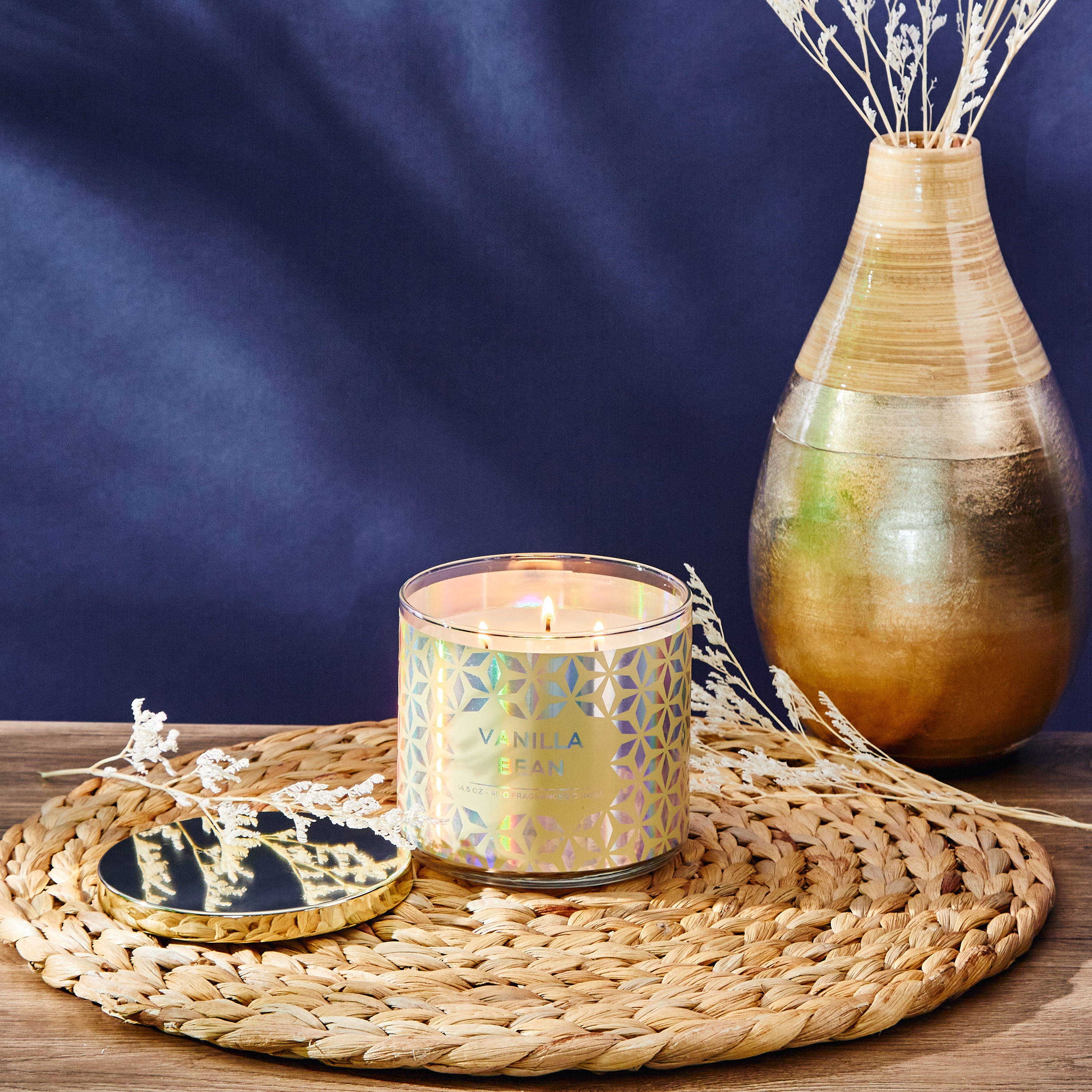 جرة شمع بثلاث فتلات ورائحة حبوب الفانيليا من جليتر - 9 سم-household-homefragrance-candles-image-1