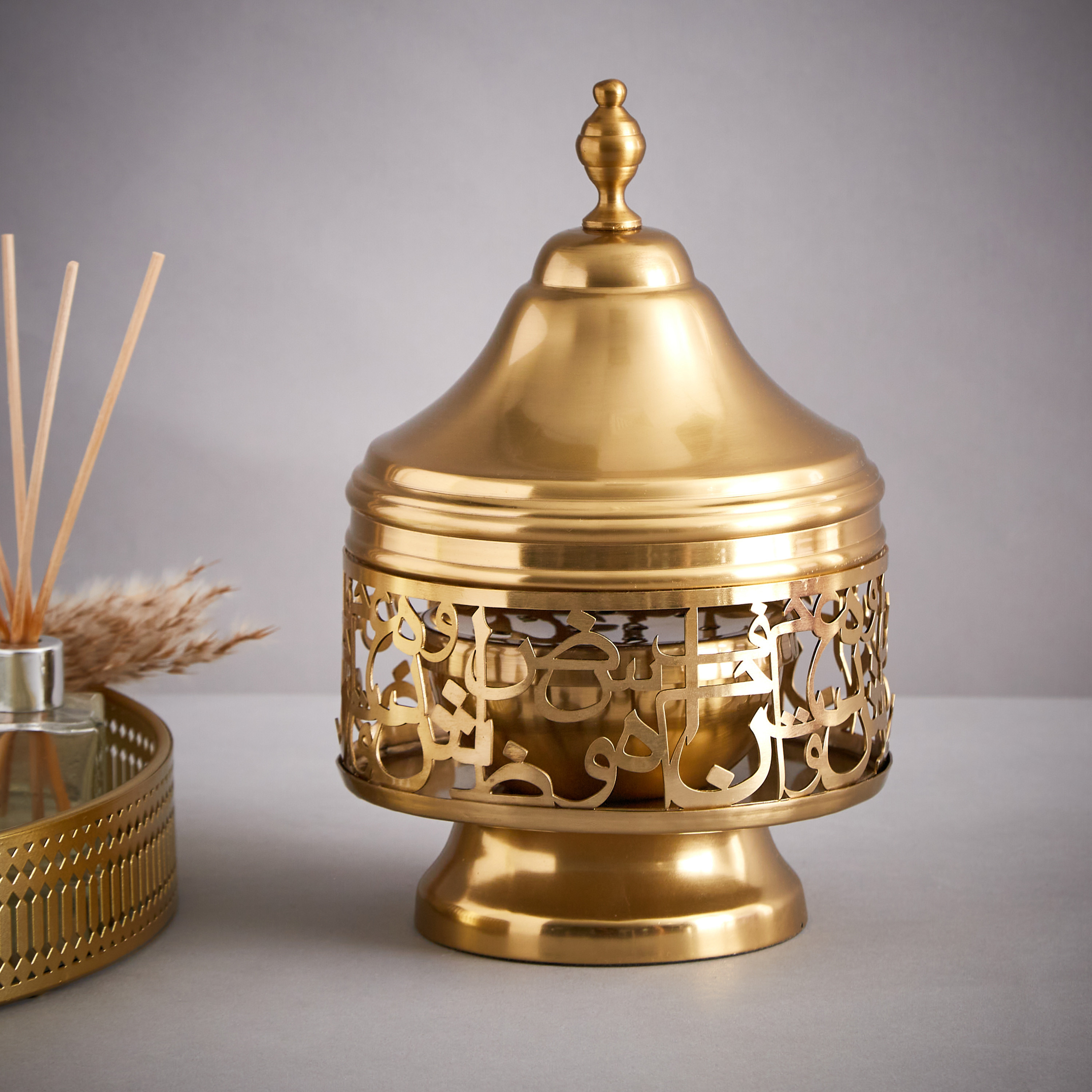 مبخرة بتصاميم خط عربي مفرغة - 24 سم-household-homefragrance-burners-image-1
