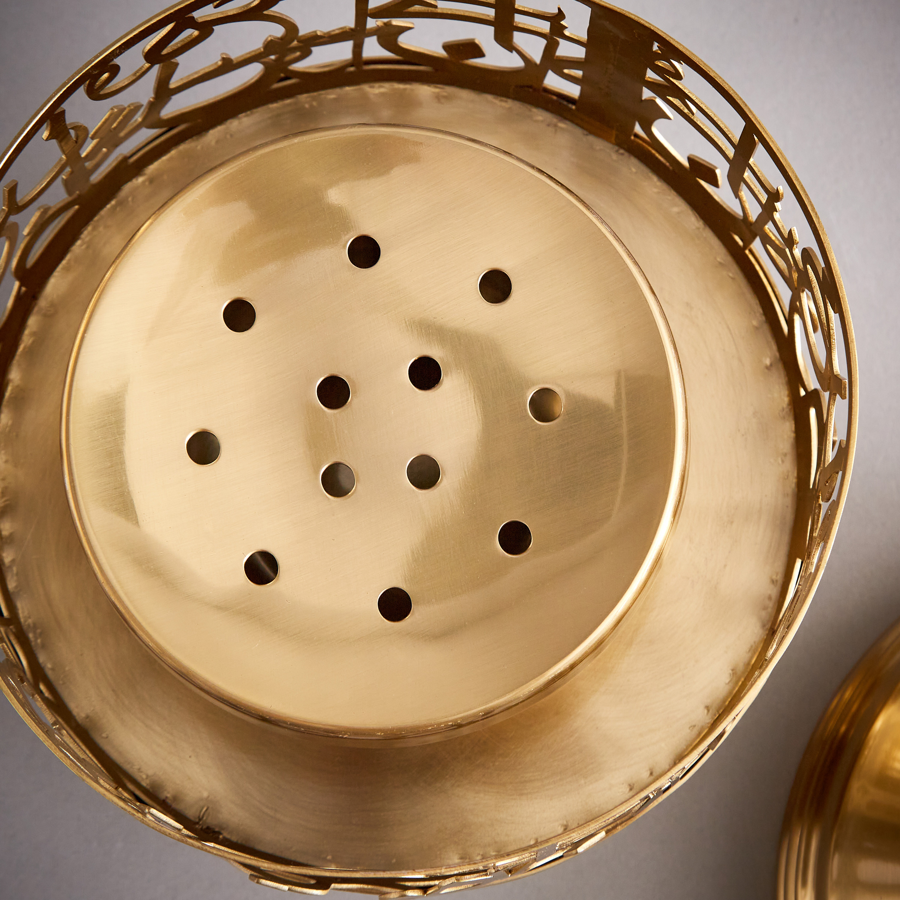 مبخرة بتصاميم خط عربي مفرغة - 24 سم-household-homefragrance-burners-image-5