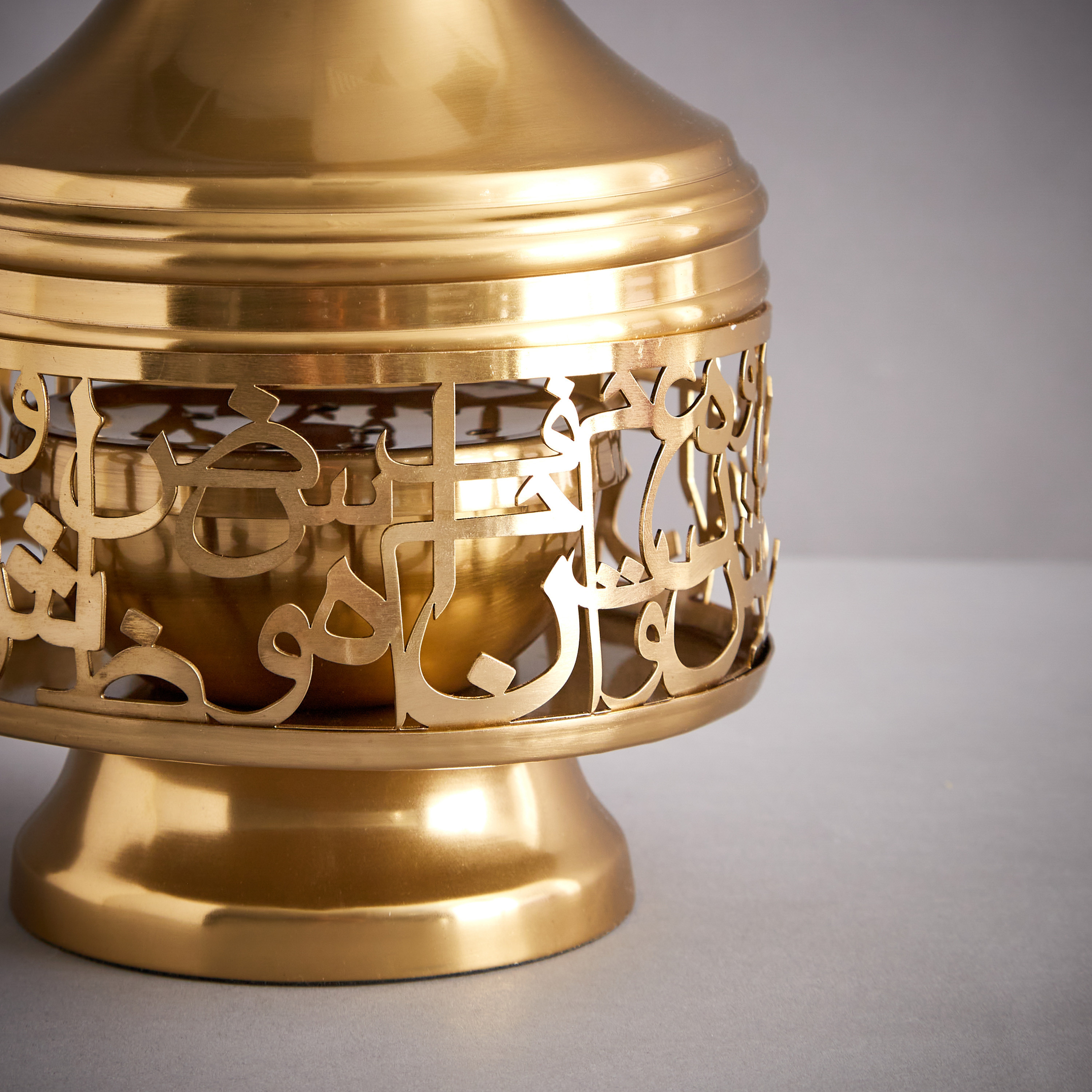 مبخرة بتصاميم خط عربي مفرغة - 24 سم-household-homefragrance-burners-image-6