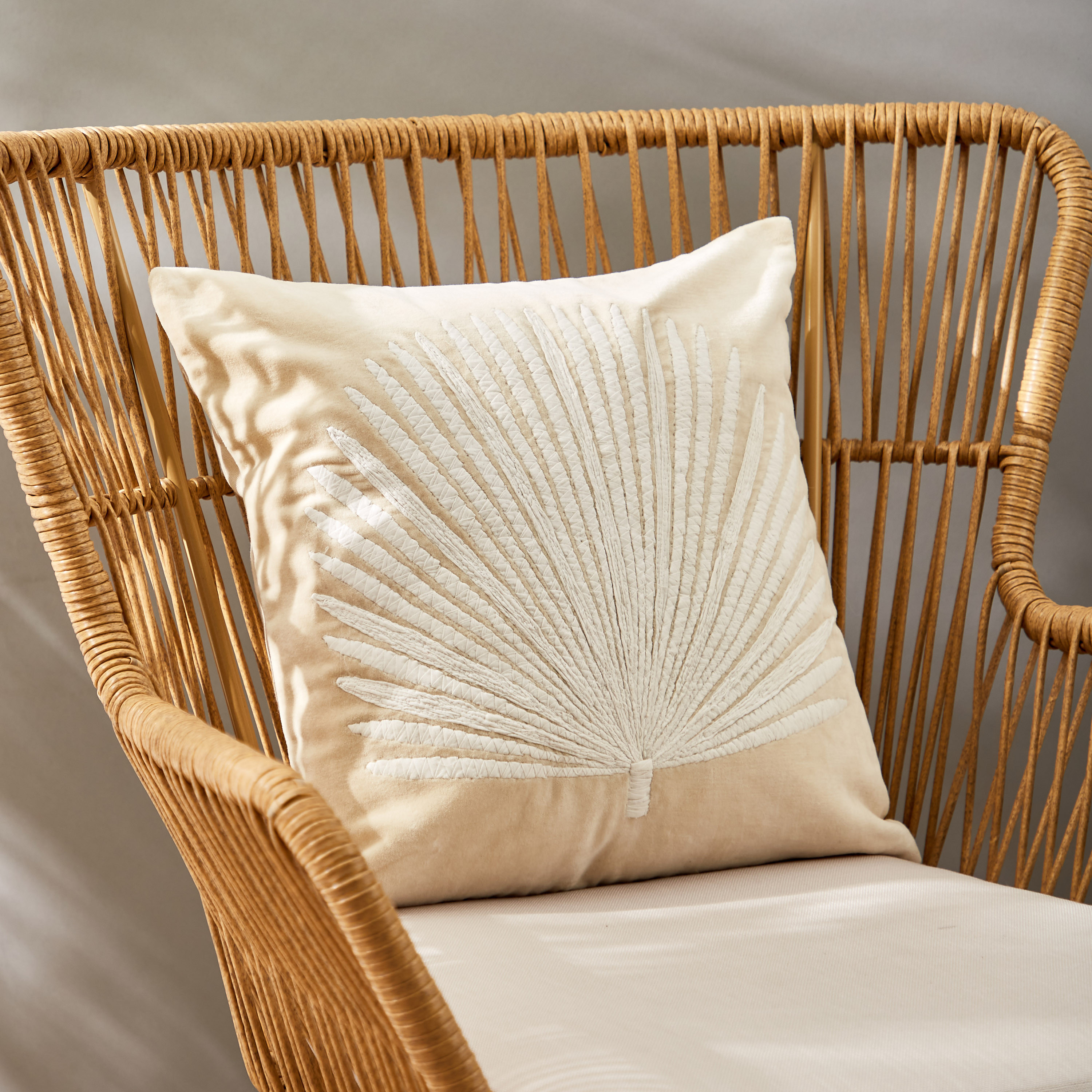 وسادة محشوة مطرزة - 45x45 سم-household-cushionsandthrows-cushioncovers-image-1