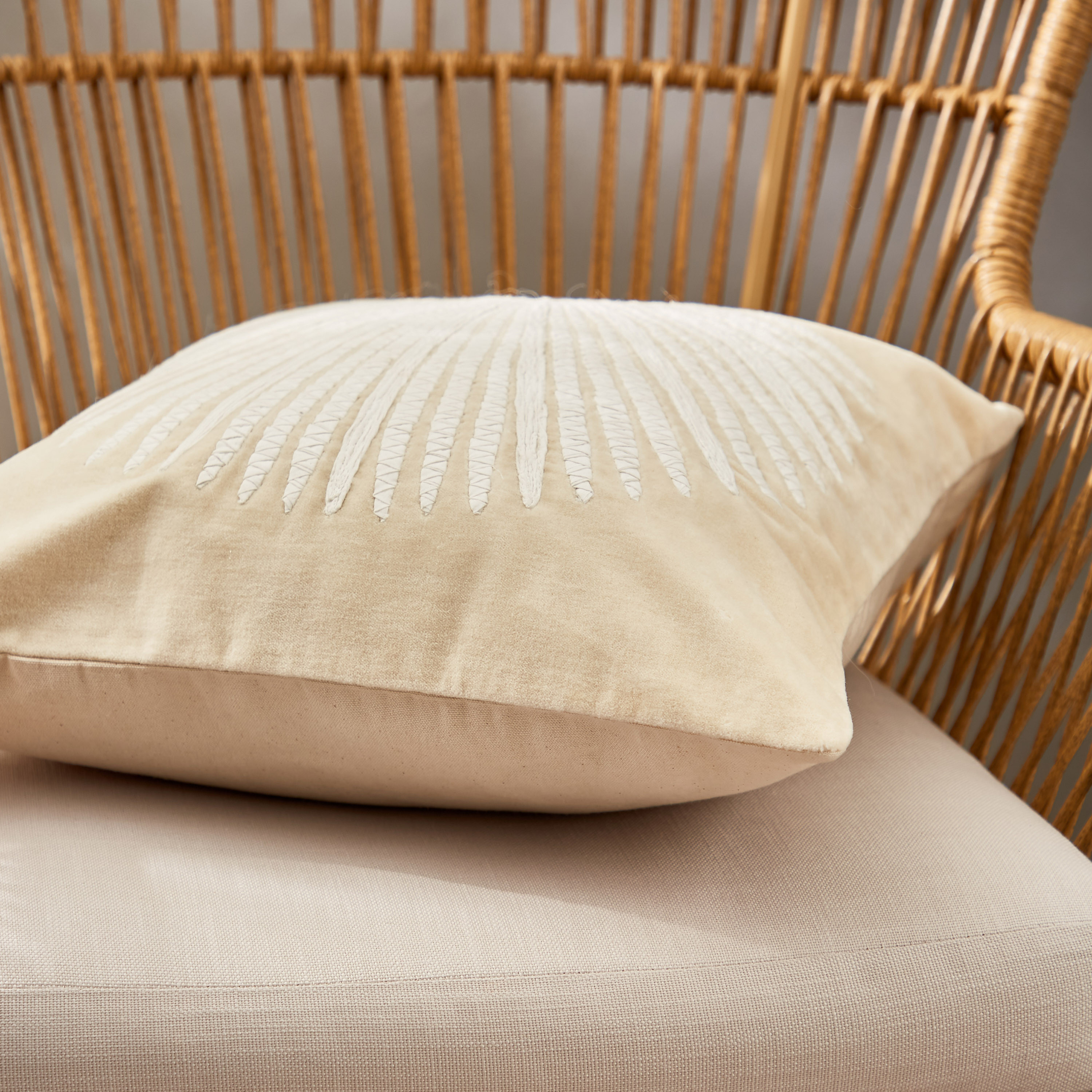 وسادة محشوة مطرزة - 45x45 سم-household-cushionsandthrows-cushioncovers-image-2