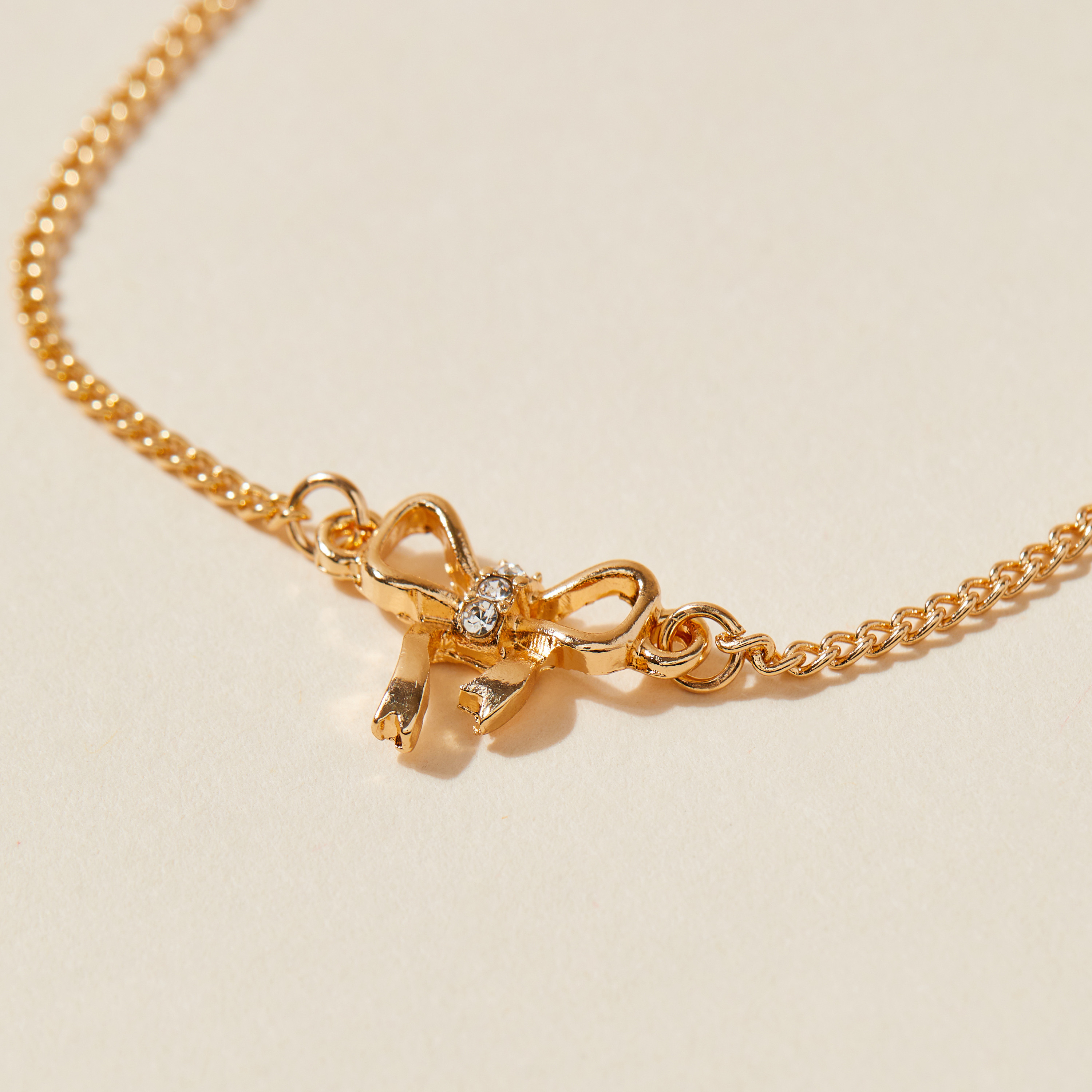 سوار بزيّنة فيونكة بمشبك إغلاق-women-watchesandjewellery-jewellery-banglesandbracelets-image-3