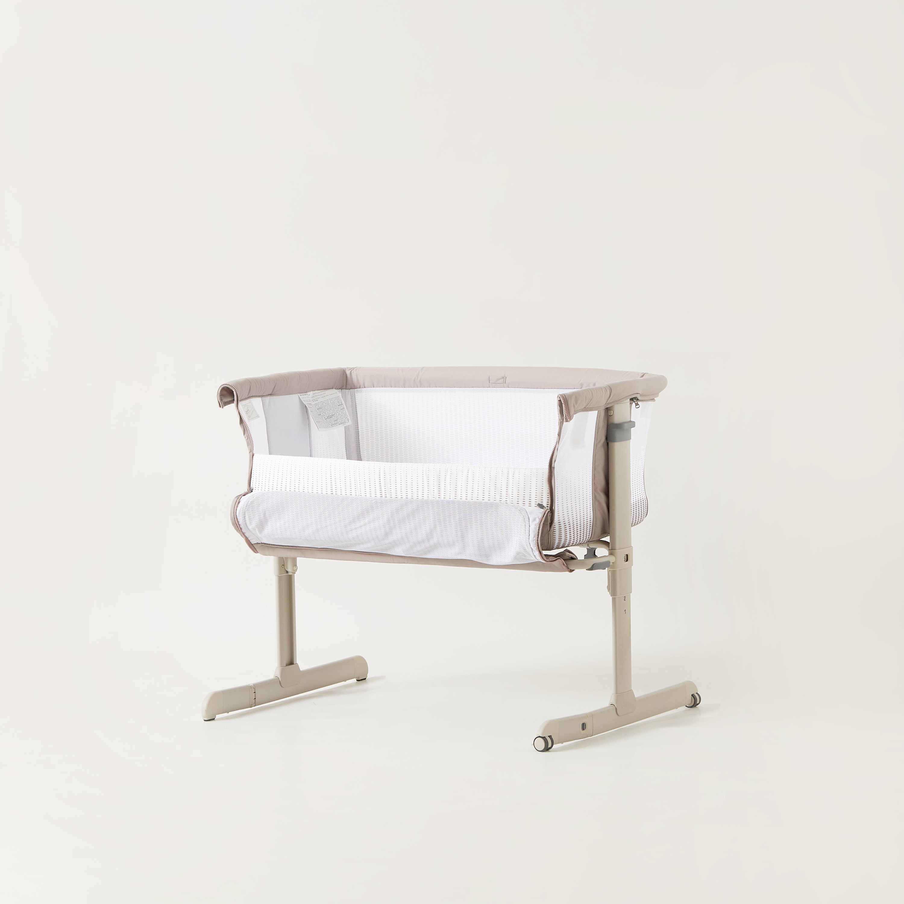 سرير أطفال نكست تو مي إير من شيكو-baby-nursery-furniture-cribsandbeds-bassinets-image-3