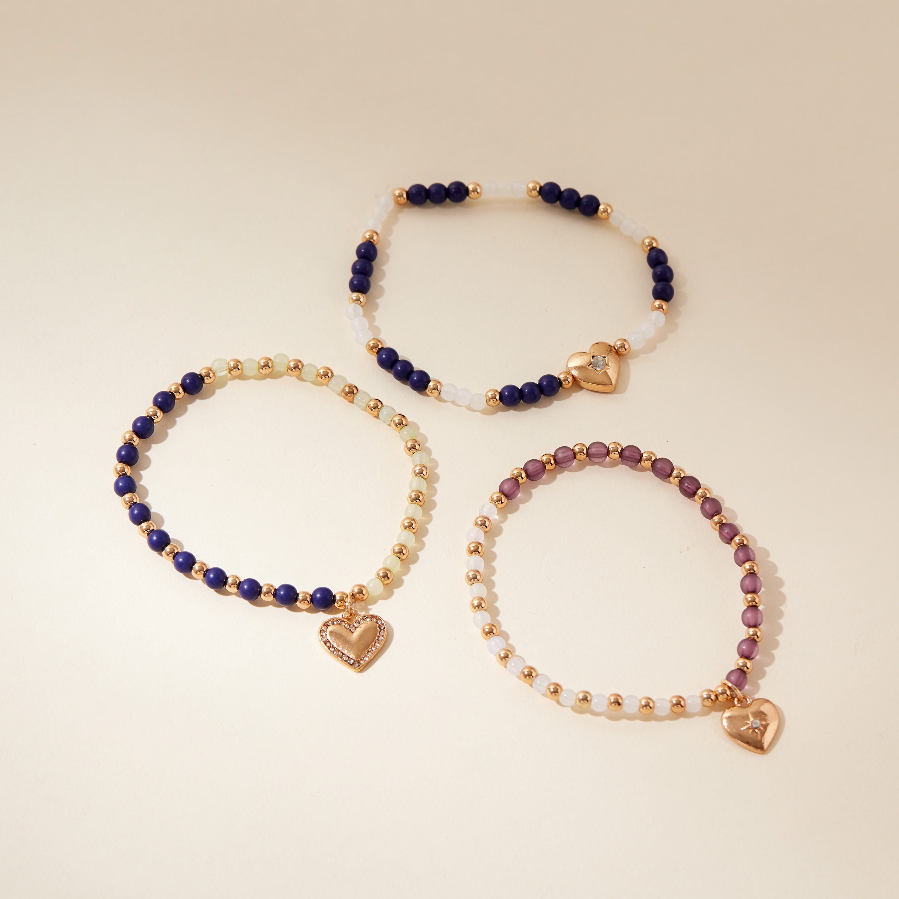 أسورة مطاطية مزينة بالخرز وبدلاية قلب - طقم من 3-women-watchesandjewellery-jewellery-banglesandbracelets-image-2