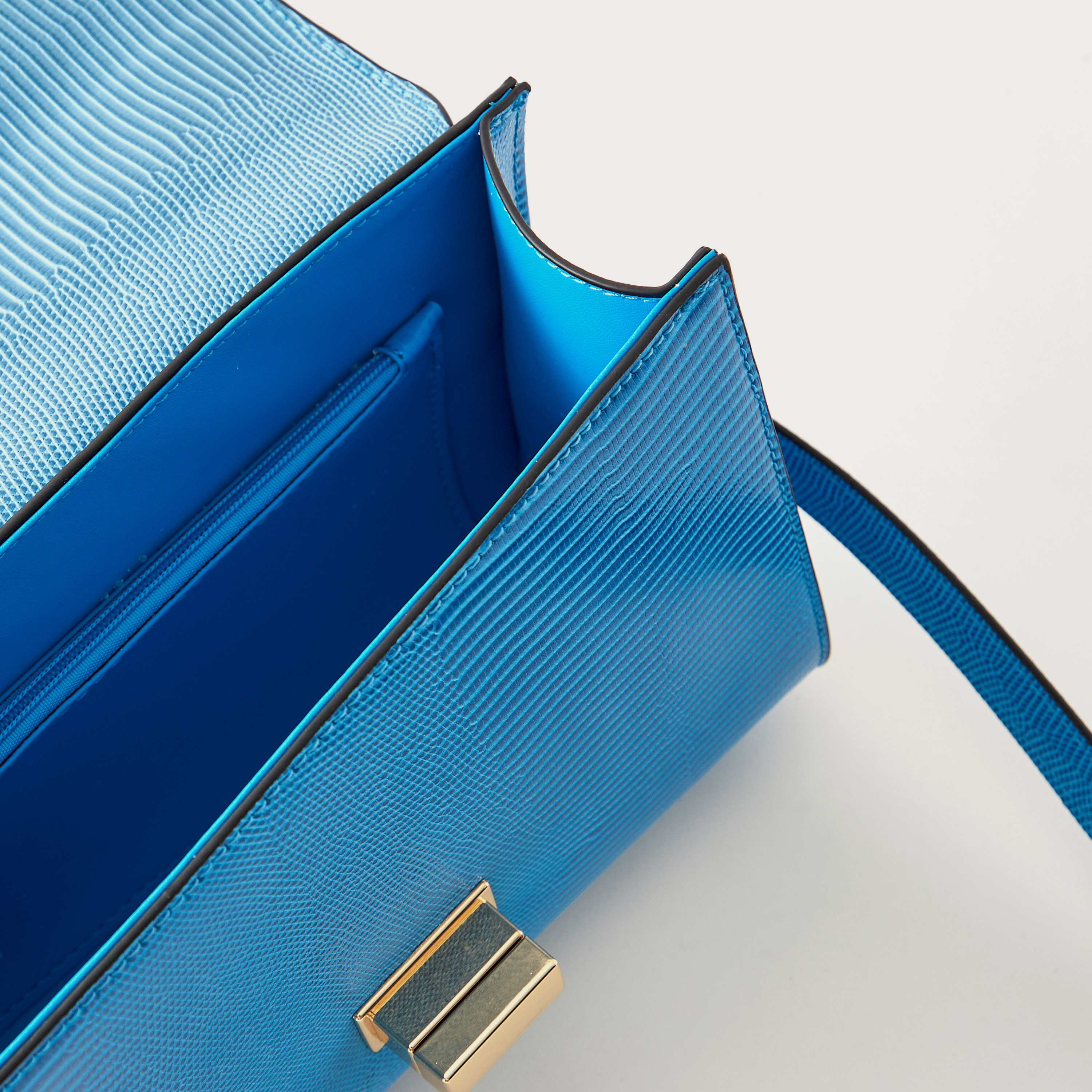 شنطة ساتشل بملمس جلد حيوانات بارز من شارلوت ريد-women-bagsandwallets-handbags-image-5