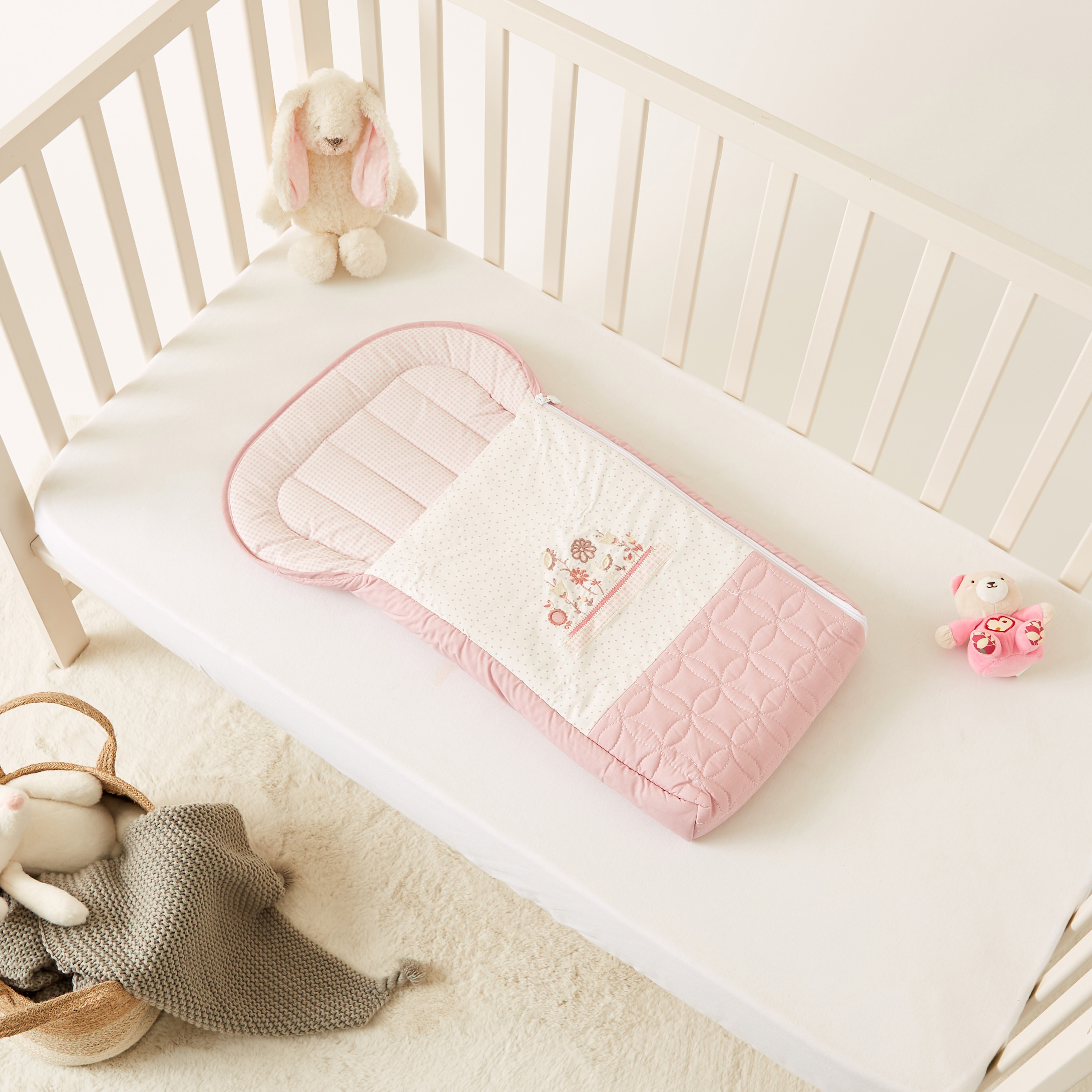 شنطة حمل أطفال للنوم من كامبراس-baby-nursery-babybedding-image-1