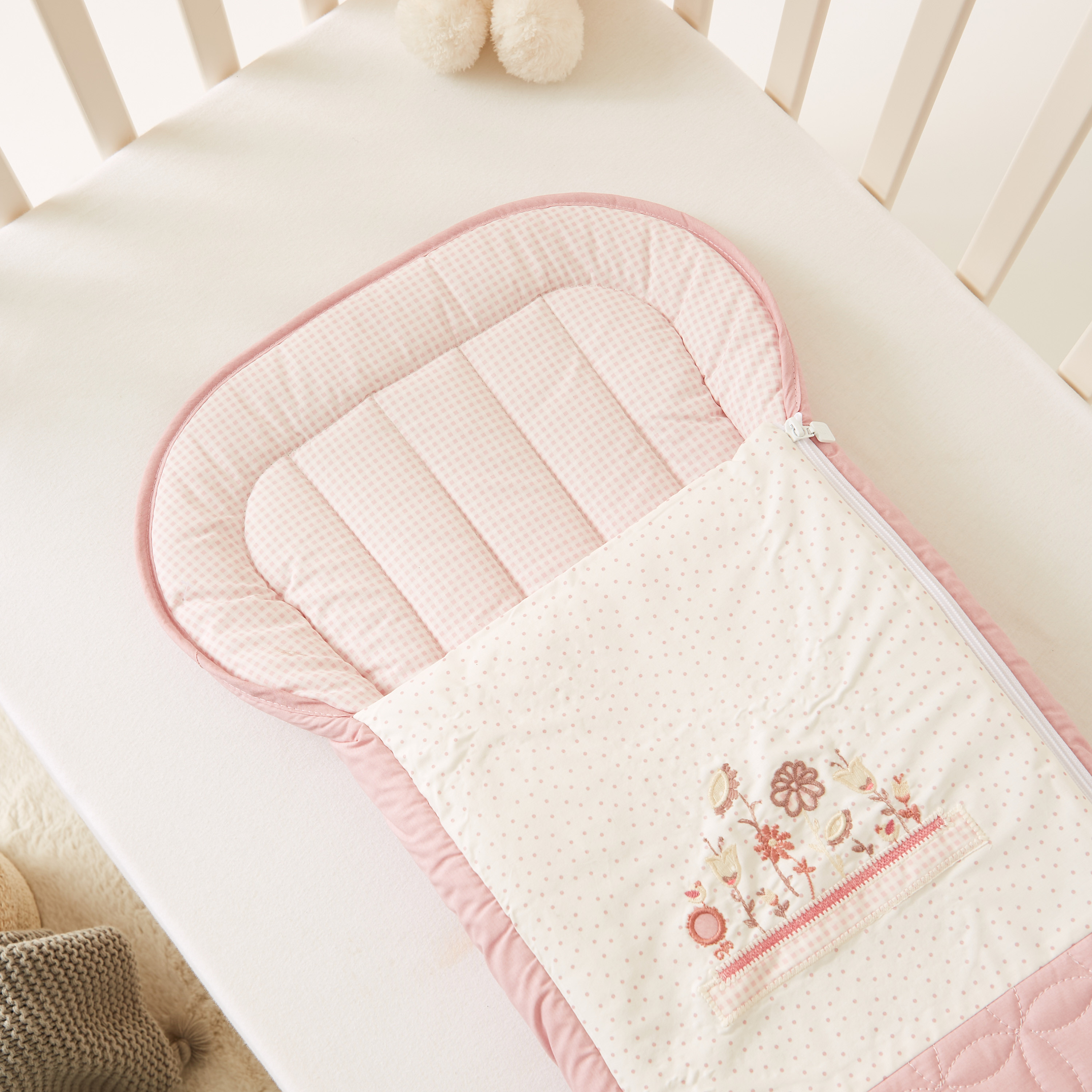 شنطة حمل أطفال للنوم من كامبراس-baby-nursery-babybedding-image-3