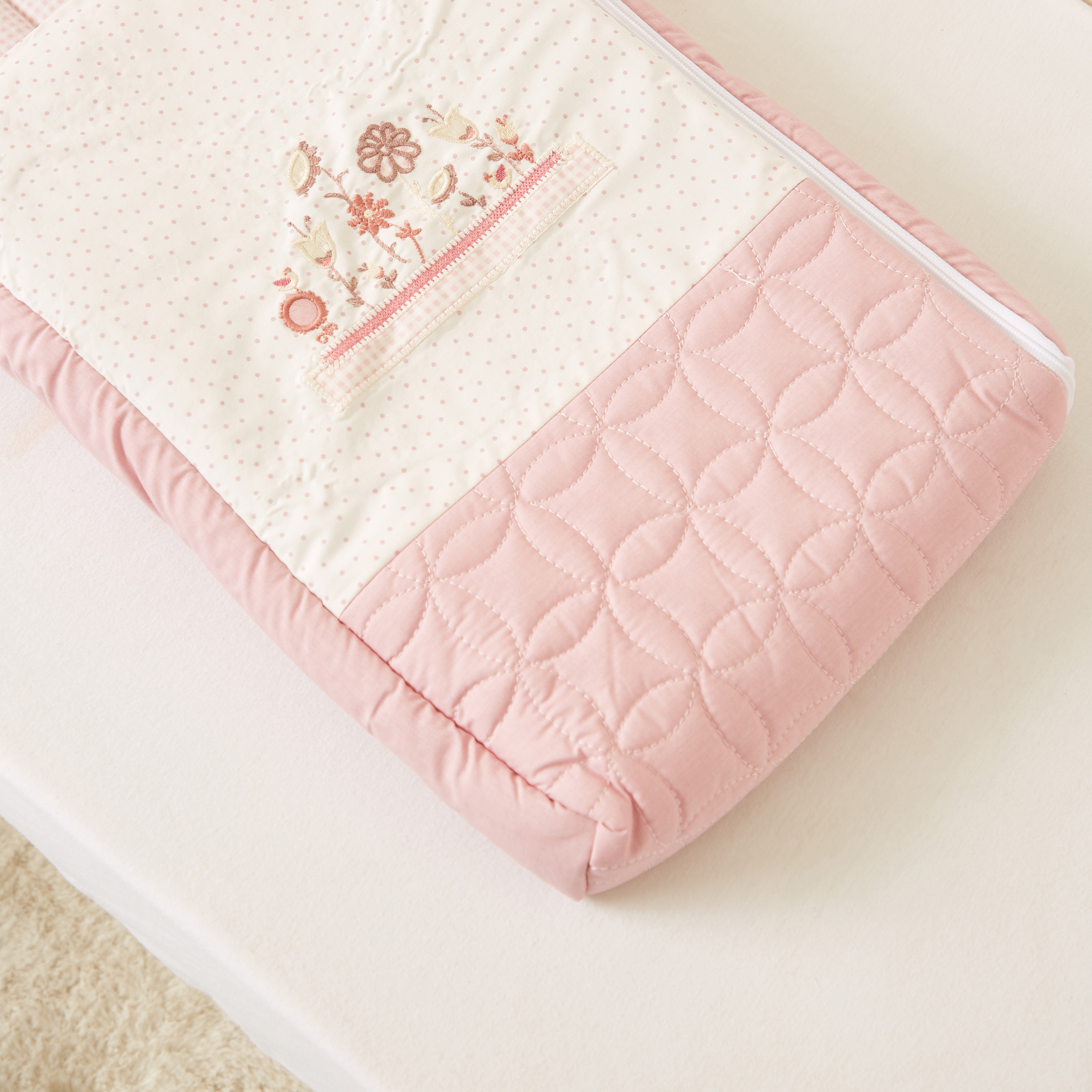 شنطة حمل أطفال للنوم من كامبراس-baby-nursery-babybedding-image-4