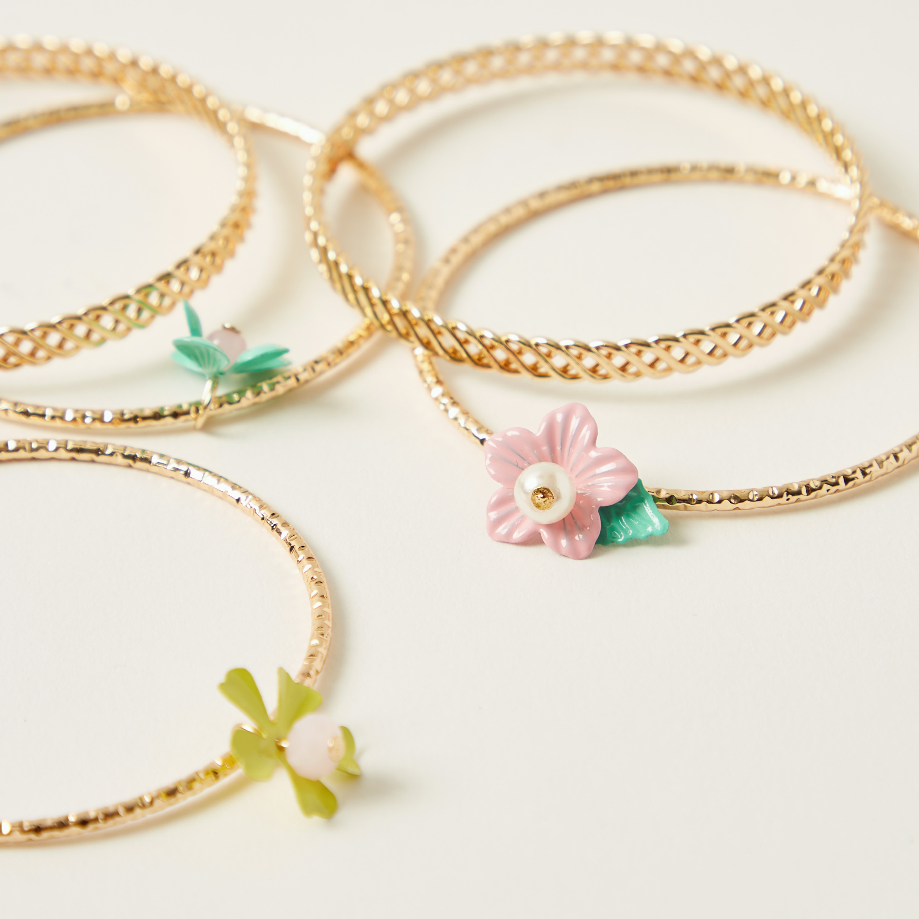 أساور ميتاليك متنوعة من تشارمز - طقم من 5 قطع-girls-accessories-jewellery-image-3