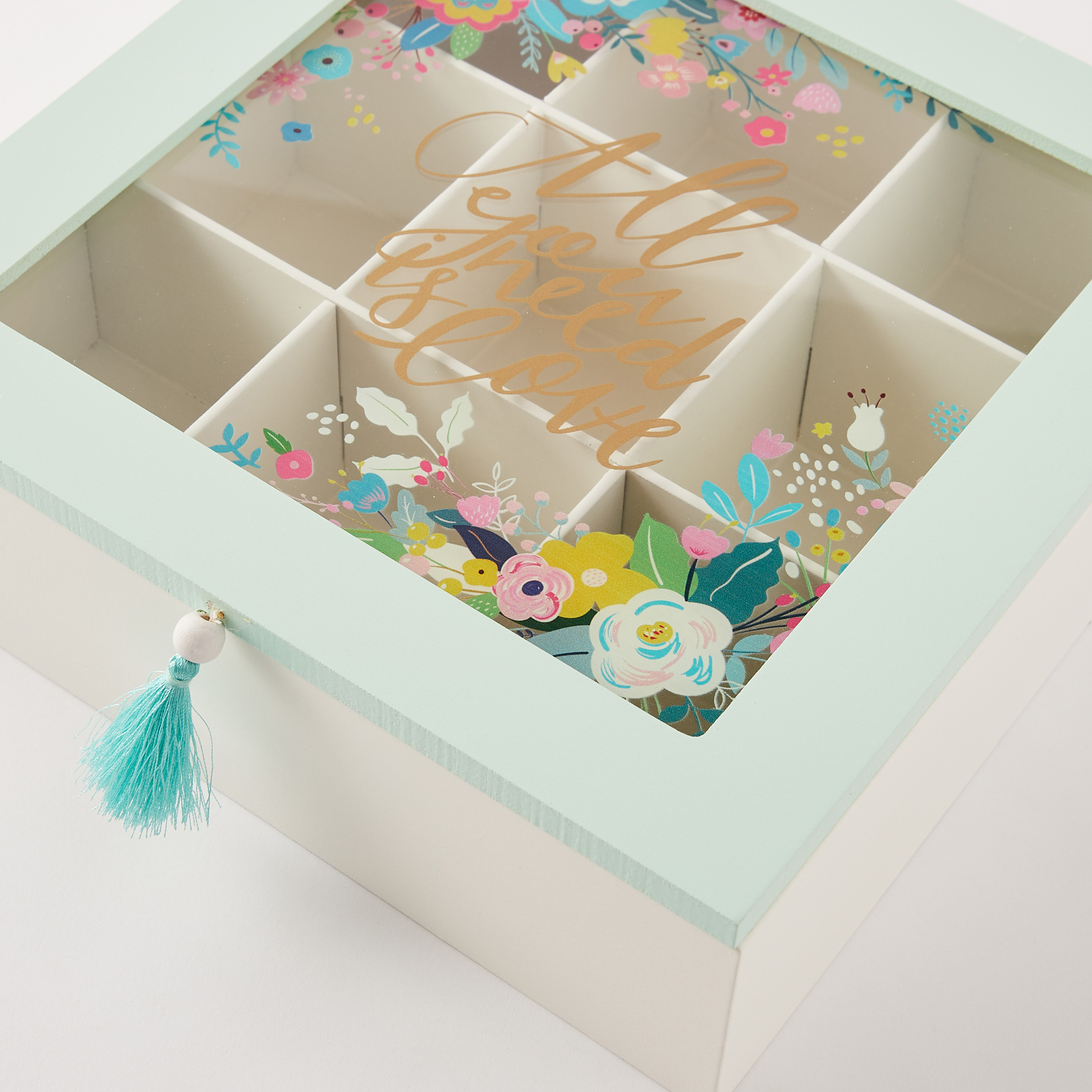 صندوق تخزين بطبعات أزهار وشرابات - 24x24x8 سم-household-decor-boxesandtrays-image-2