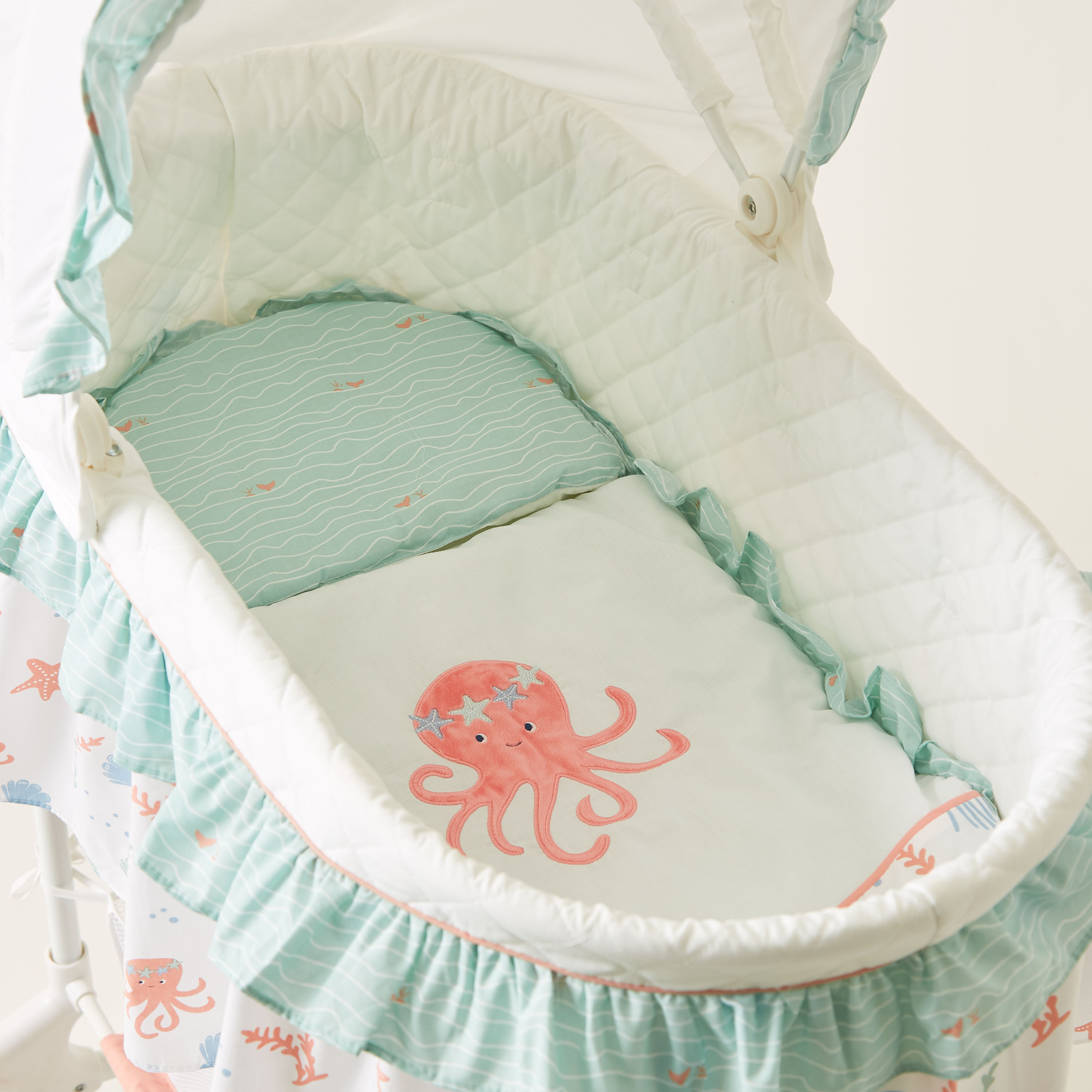 Bassinet for a clearance girl