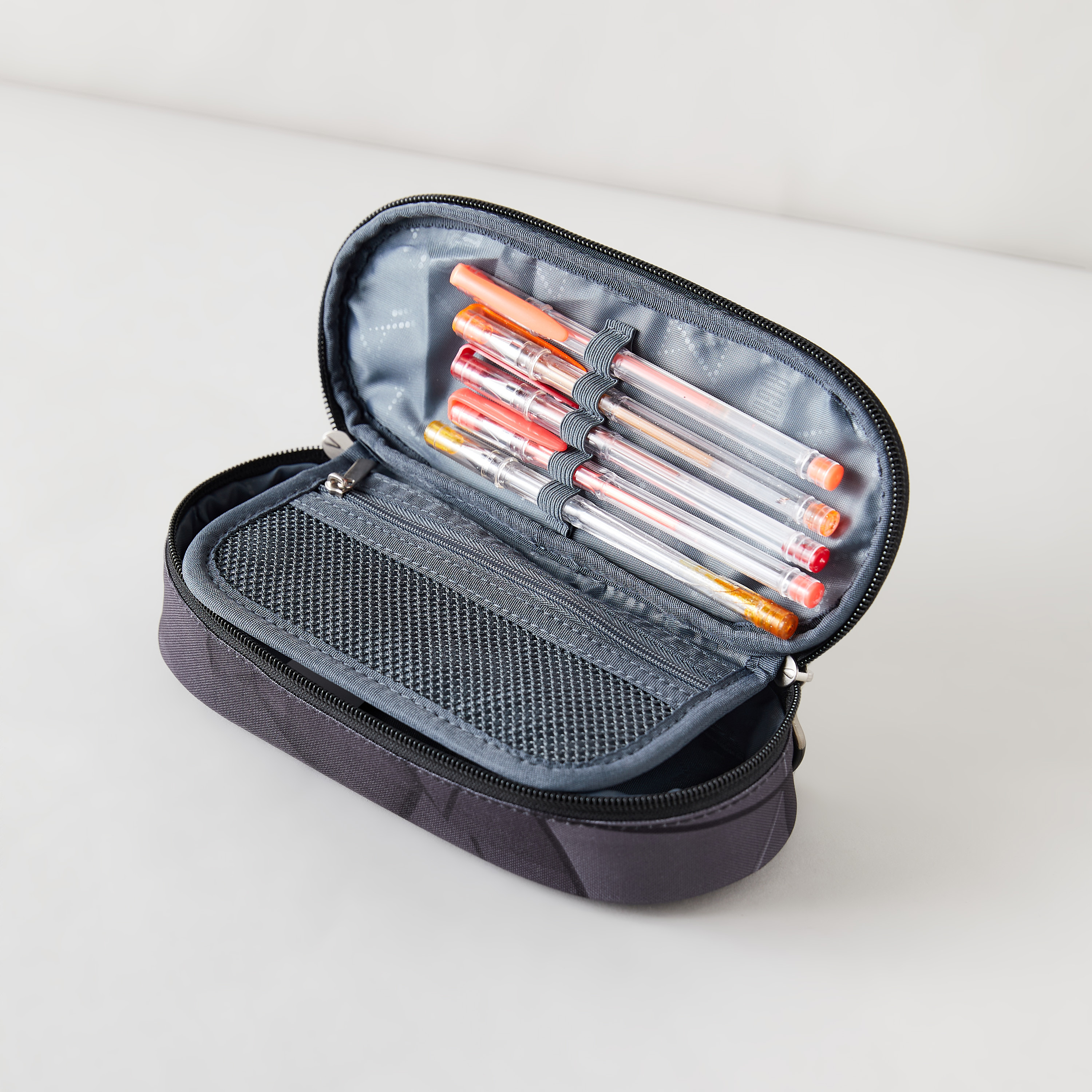 مقلمة بطبعات هندسية ثلاثية الأبعاد من سانت.رايت-school-stationery-pencilcases-image-2