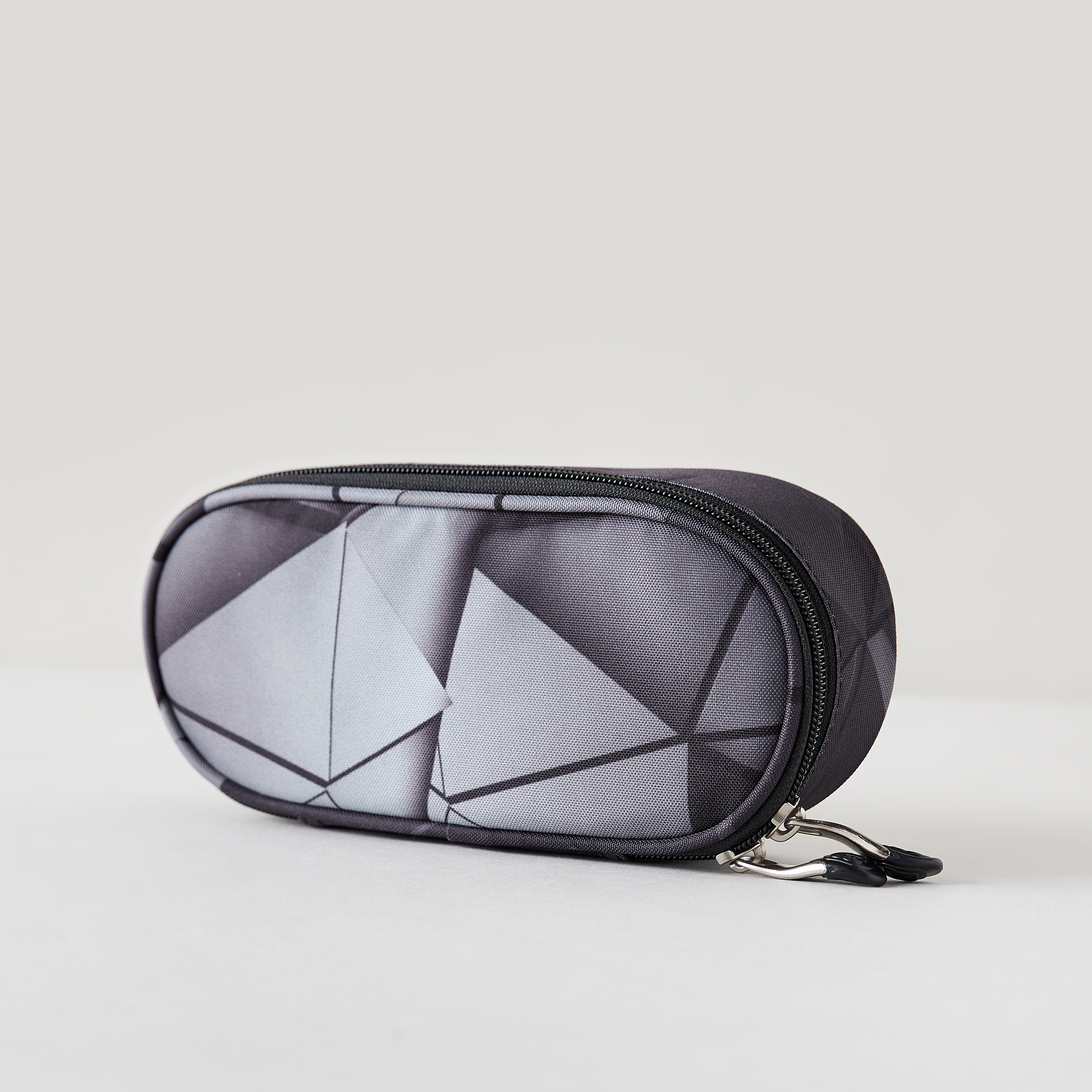 مقلمة بطبعات هندسية ثلاثية الأبعاد من سانت.رايت-school-stationery-pencilcases-image-3
