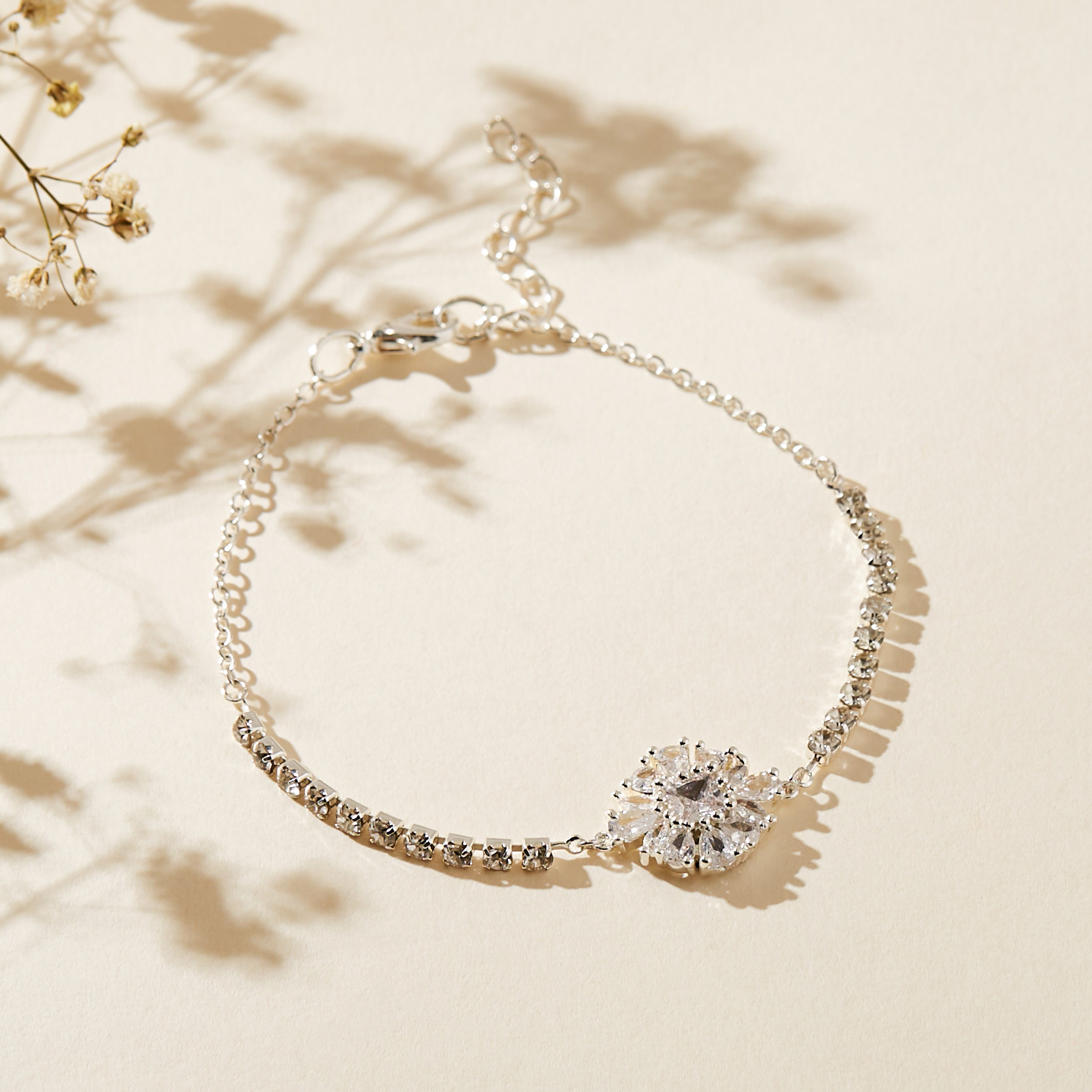 سوار مرصع بالكريستال مع قفل إغلاق-women-watchesandjewellery-jewellery-banglesandbracelets-image-1