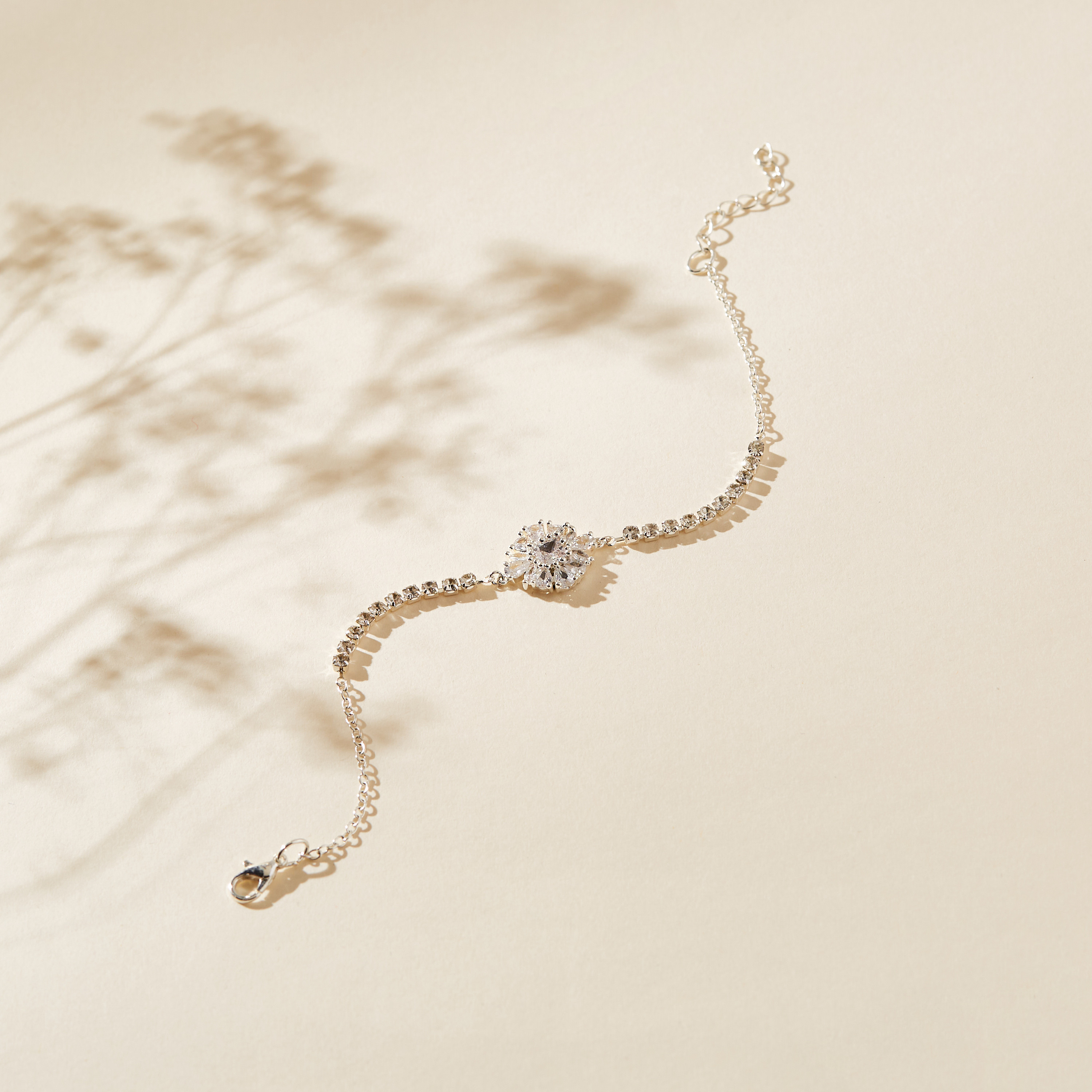 سوار مرصع بالكريستال مع قفل إغلاق-women-watchesandjewellery-jewellery-banglesandbracelets-image-2