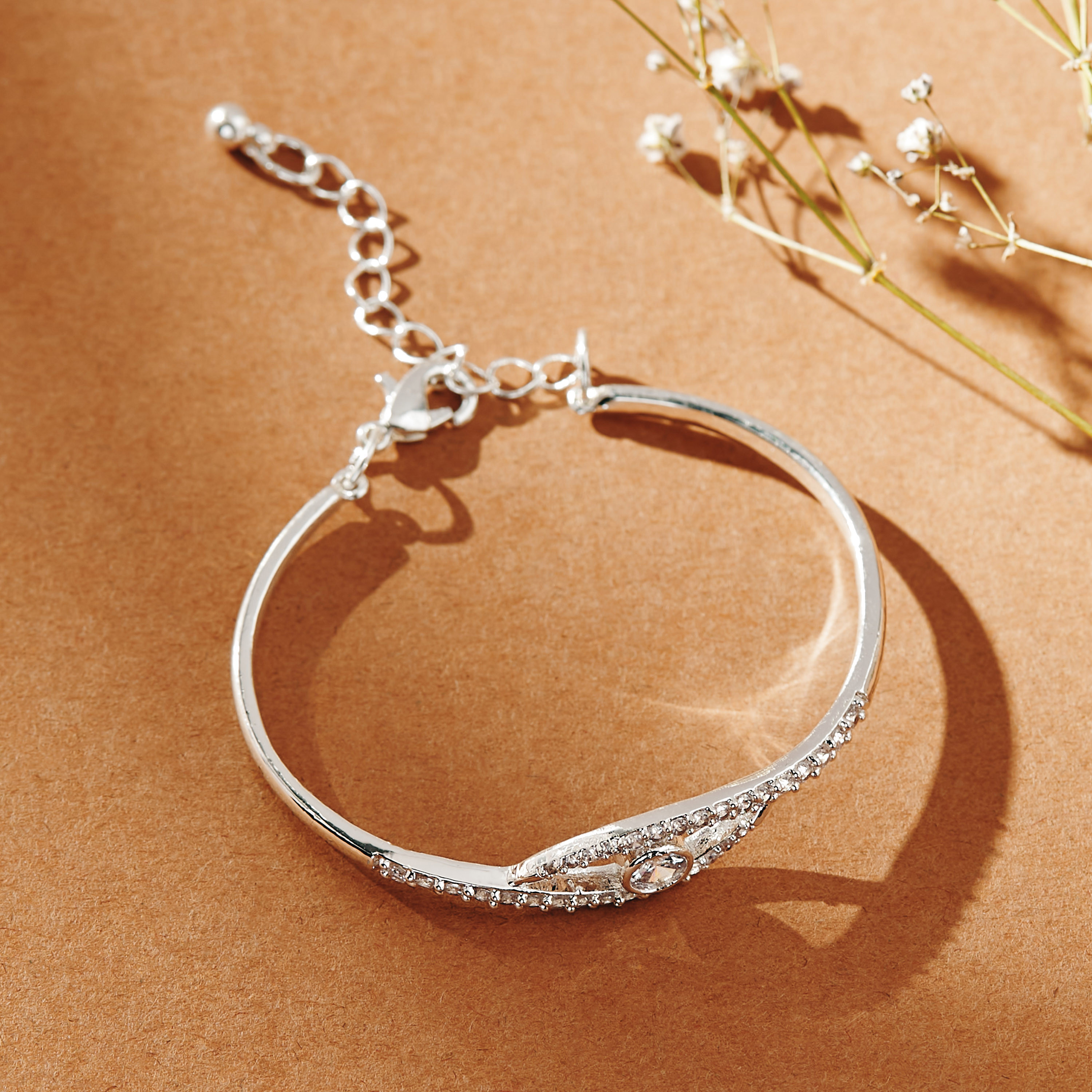 سوار مزين بمشبك إغلاق-women-watchesandjewellery-jewellery-banglesandbracelets-image-1