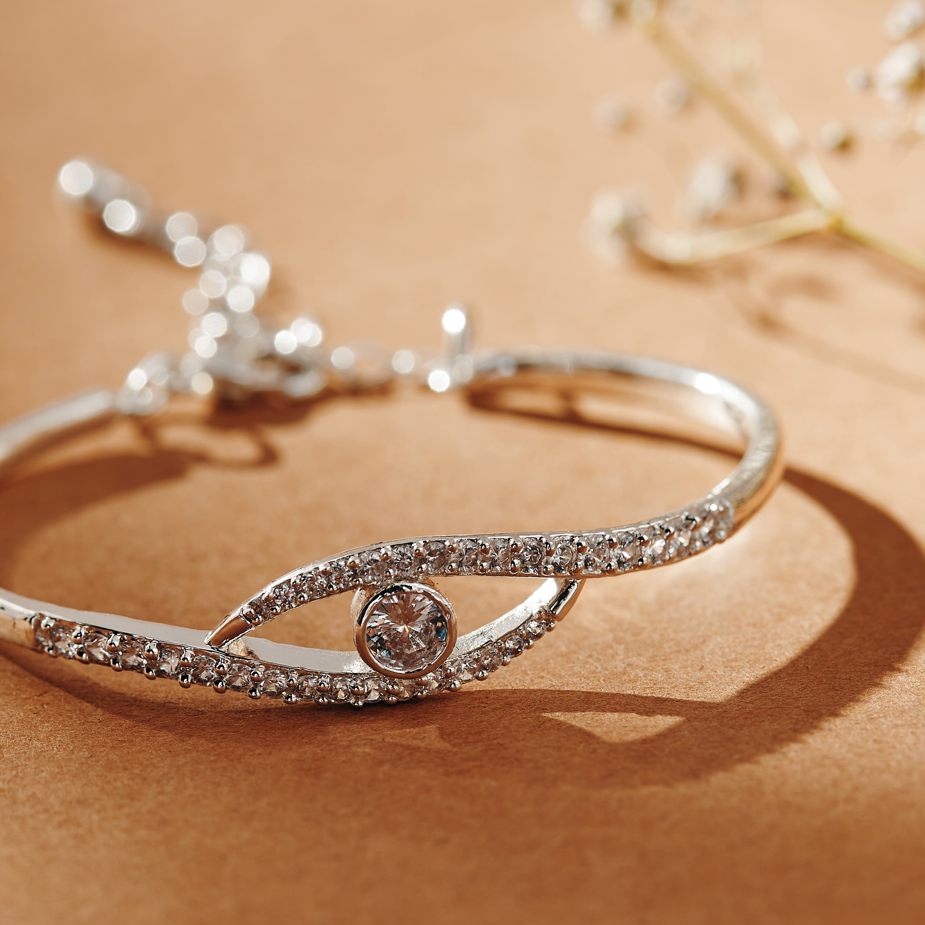 سوار مزين بمشبك إغلاق-women-watchesandjewellery-jewellery-banglesandbracelets-image-3
