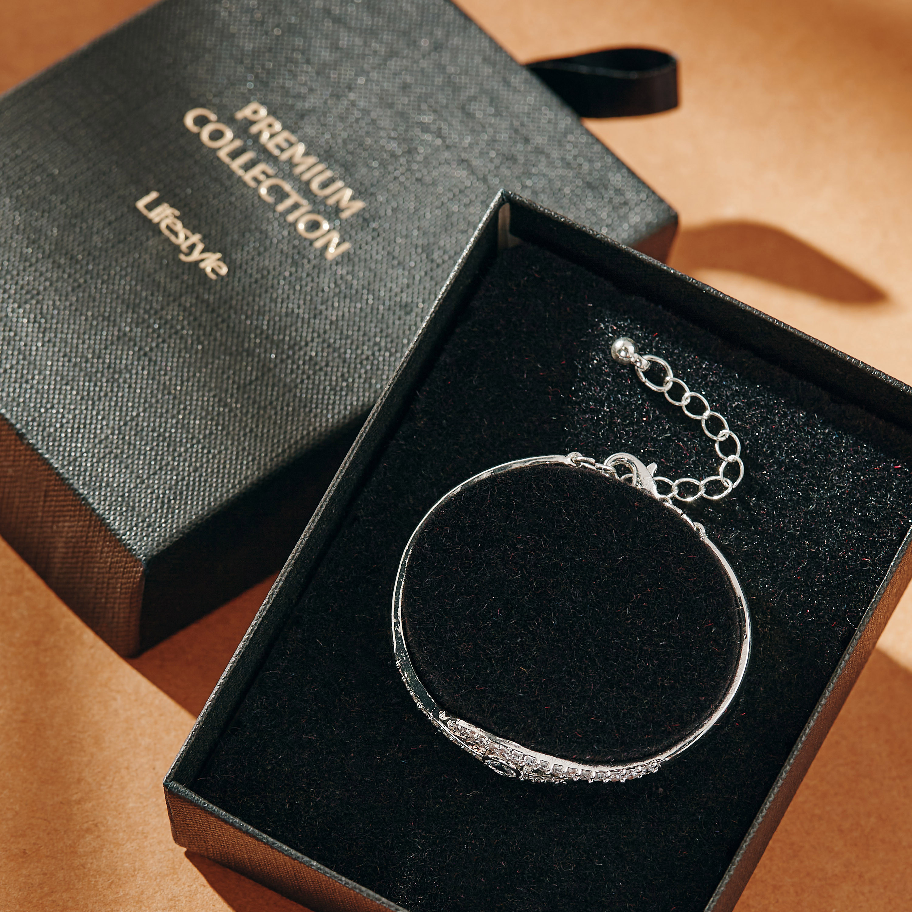 سوار مزين بمشبك إغلاق-women-watchesandjewellery-jewellery-banglesandbracelets-image-4