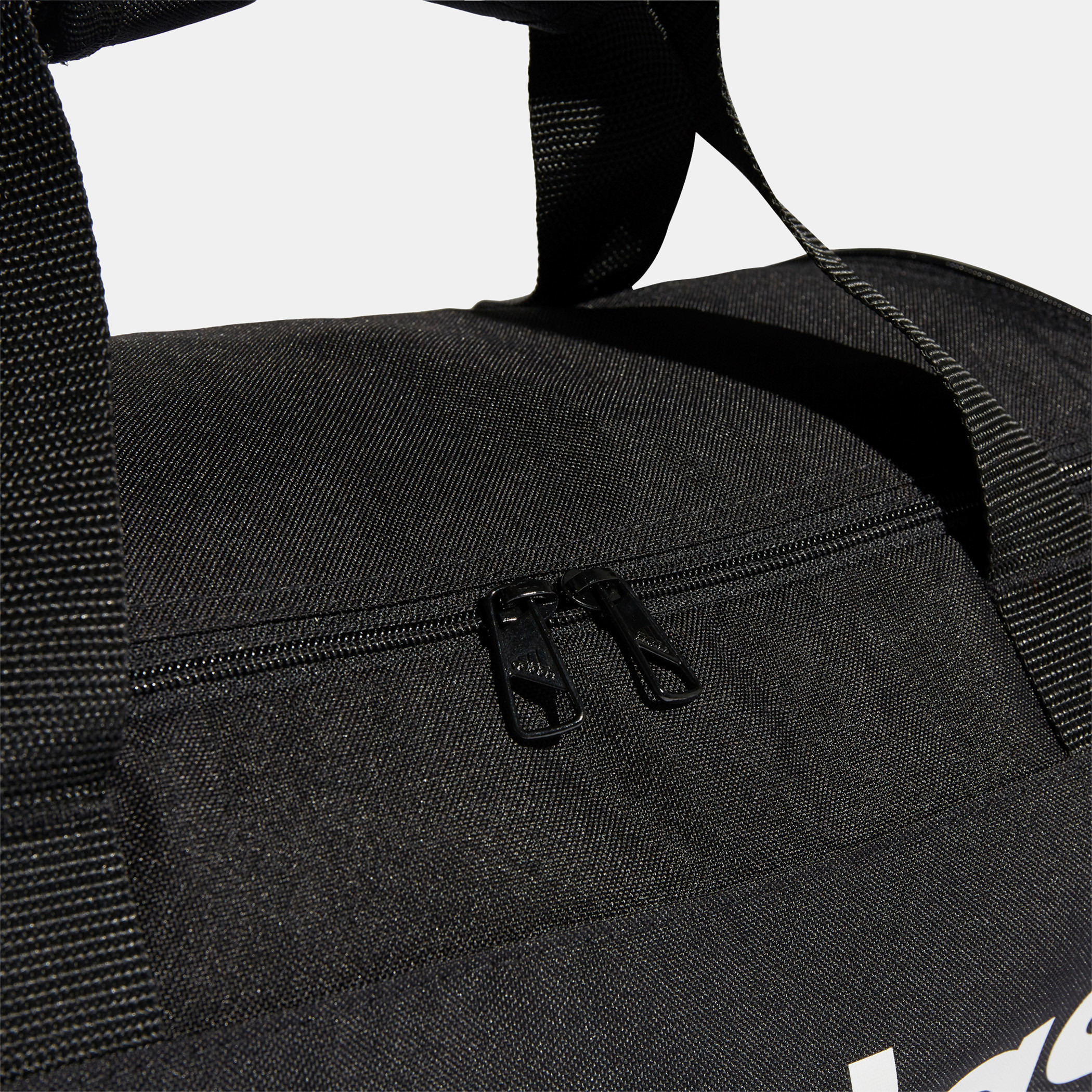 شنطة دافل بتفاصيل شعار وحزام كتف مبطّن من أديداس-travel-luggagesandbags-dufflebags-image-4