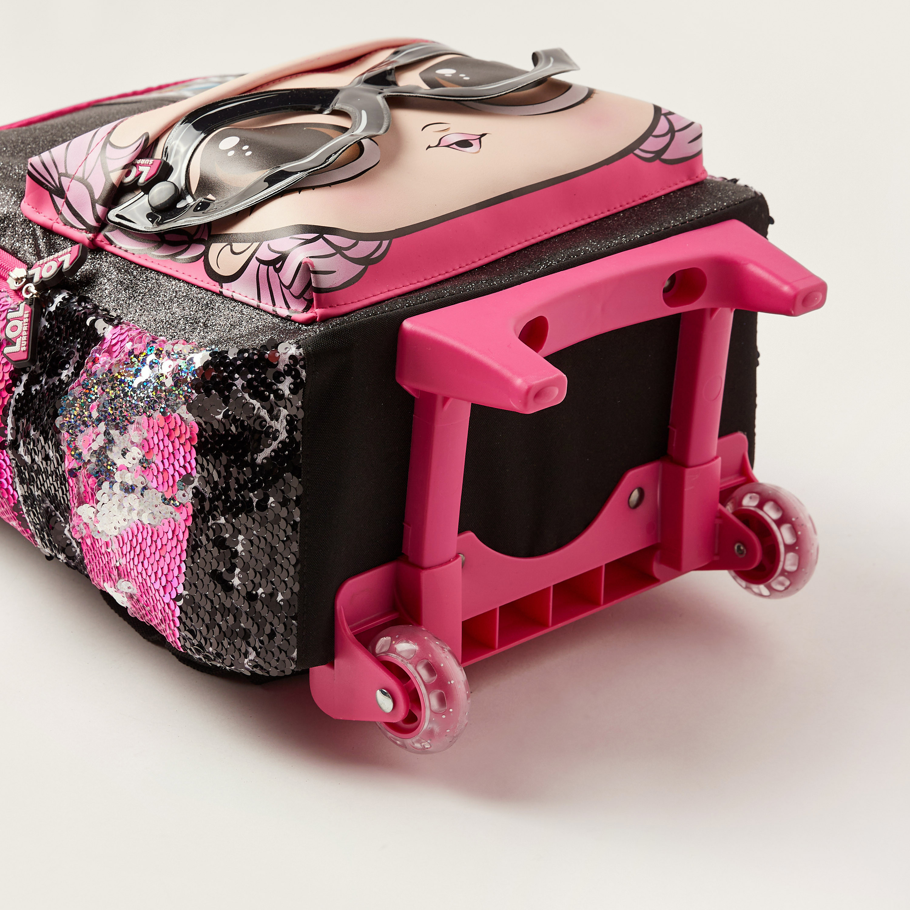 شنطة بعجلات بطبعات وتفاصيل ترتر من إل أو إل سوربرايز - 16 بوصة-school-bagsandbackpacks-trolleybags-image-5